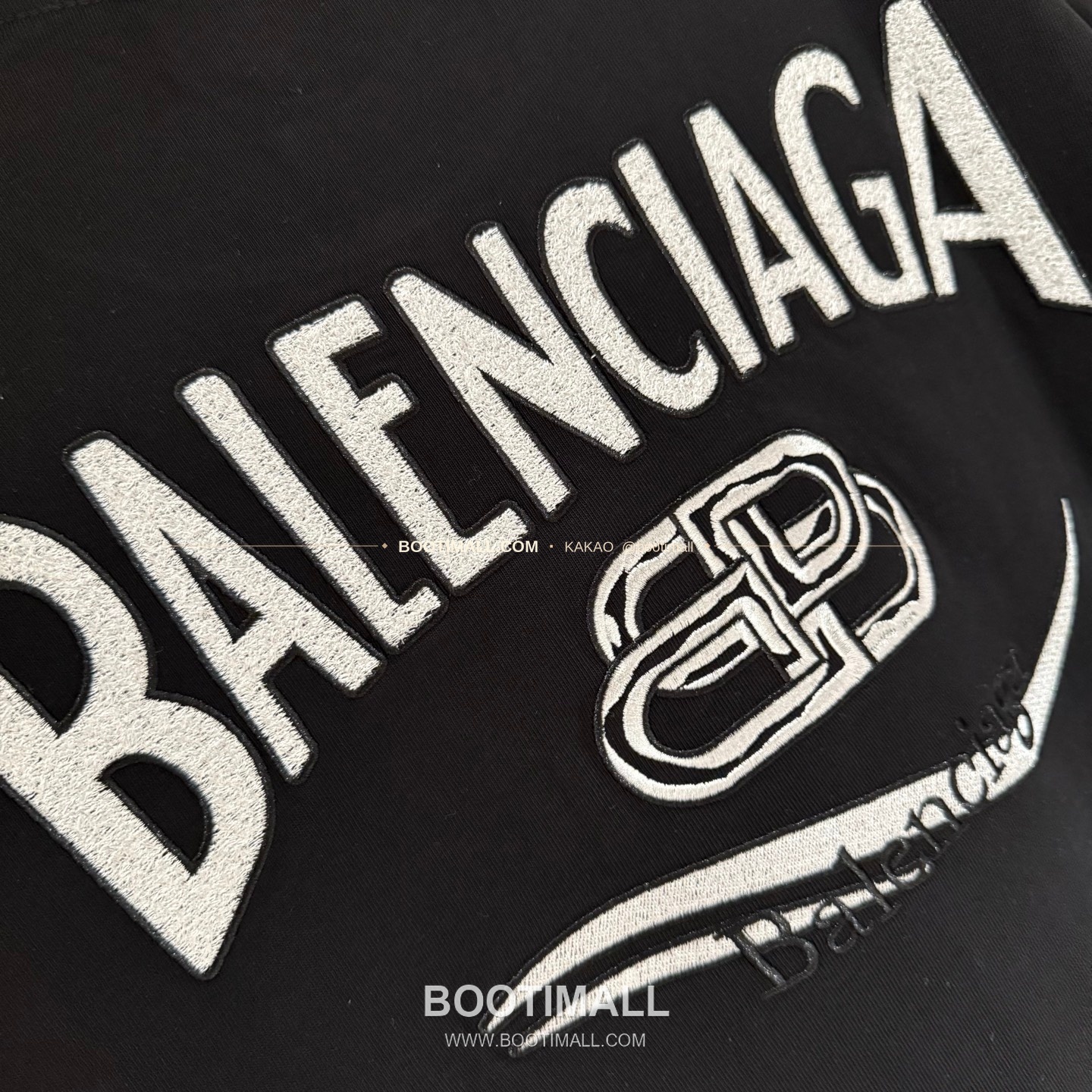 발렌시아가 2025SS 헤비코튼 자수로고 루즈핏 반팔 티셔츠 Balenciaga 2025 SS Heavy Cotton Embroidery Logo Loose Fit Short Sleeve T-Shirt K109 7