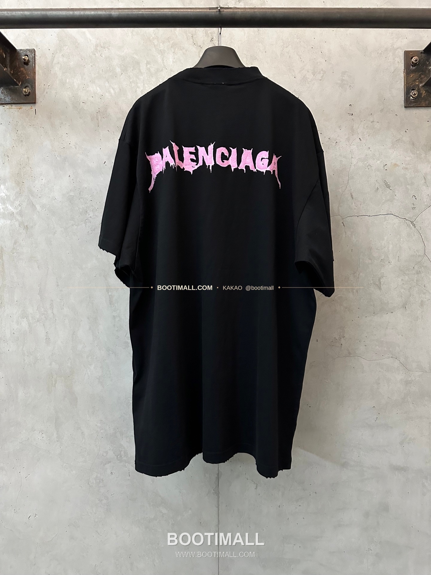 발렌시아가 2026SS 헤비코튼 핑크로고자수 루즈핏 반팔 티셔츠 Balenciaga 2026 SS Heavy Cotton Pink Logo Embroidery Loose Fit Short Sleeve T-Shirt 2