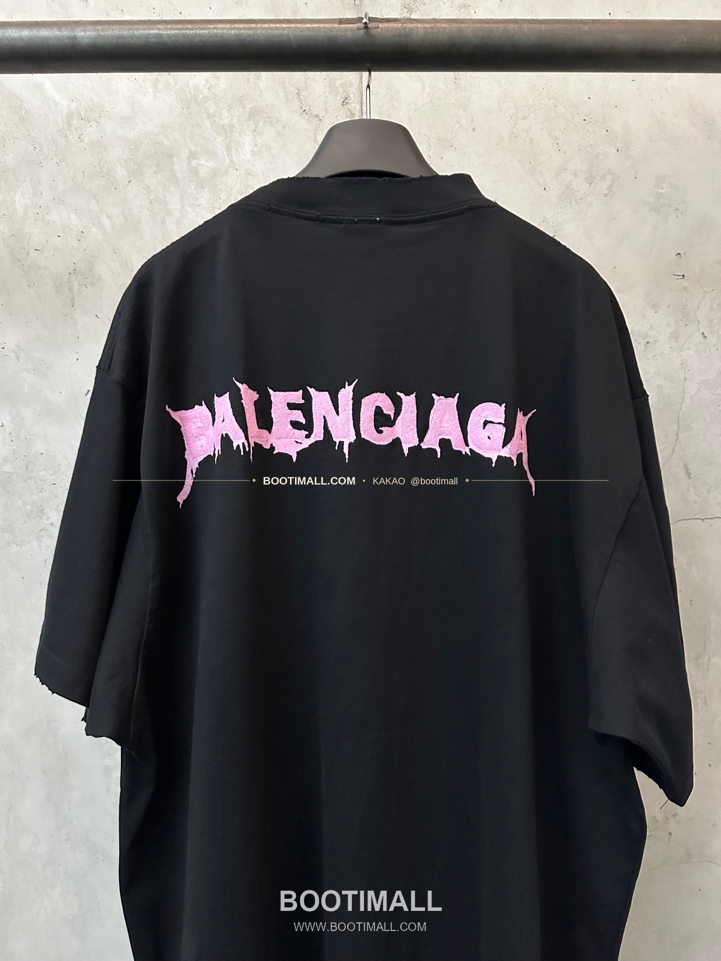 발렌시아가 2026SS 헤비코튼 핑크로고자수 루즈핏 반팔 티셔츠 Balenciaga 2026 SS Heavy Cotton Pink Logo Embroidery Loose Fit Short Sleeve T-Shirt 5