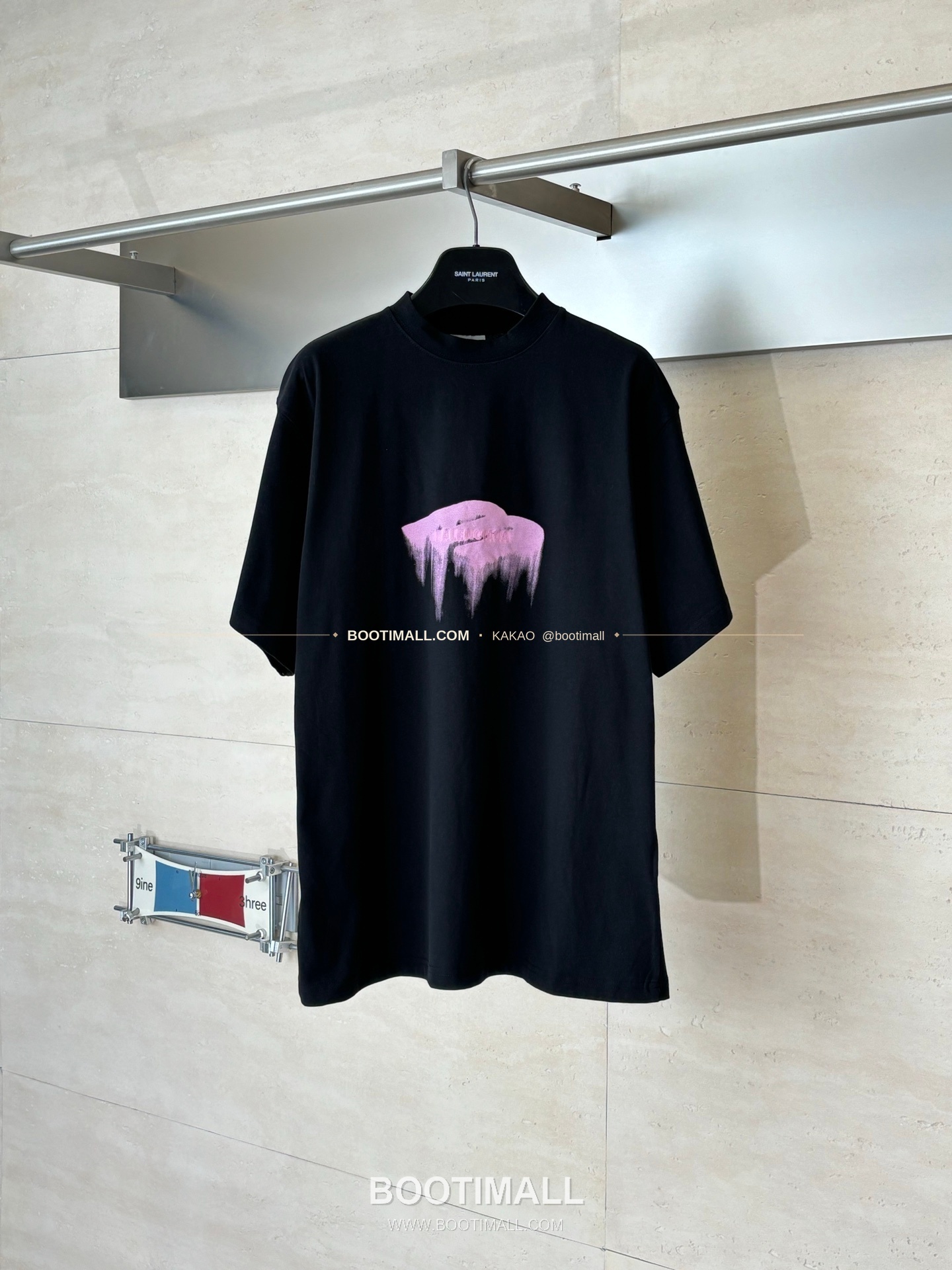 발렌시아가 2026SS 헤비코튼 멜팅립프린트 루즈핏 반팔 티셔츠 Balenciaga 2026 SS Heavy Cotton Melting Lip Print Loose Fit Short Sleeve T-Shirt 1