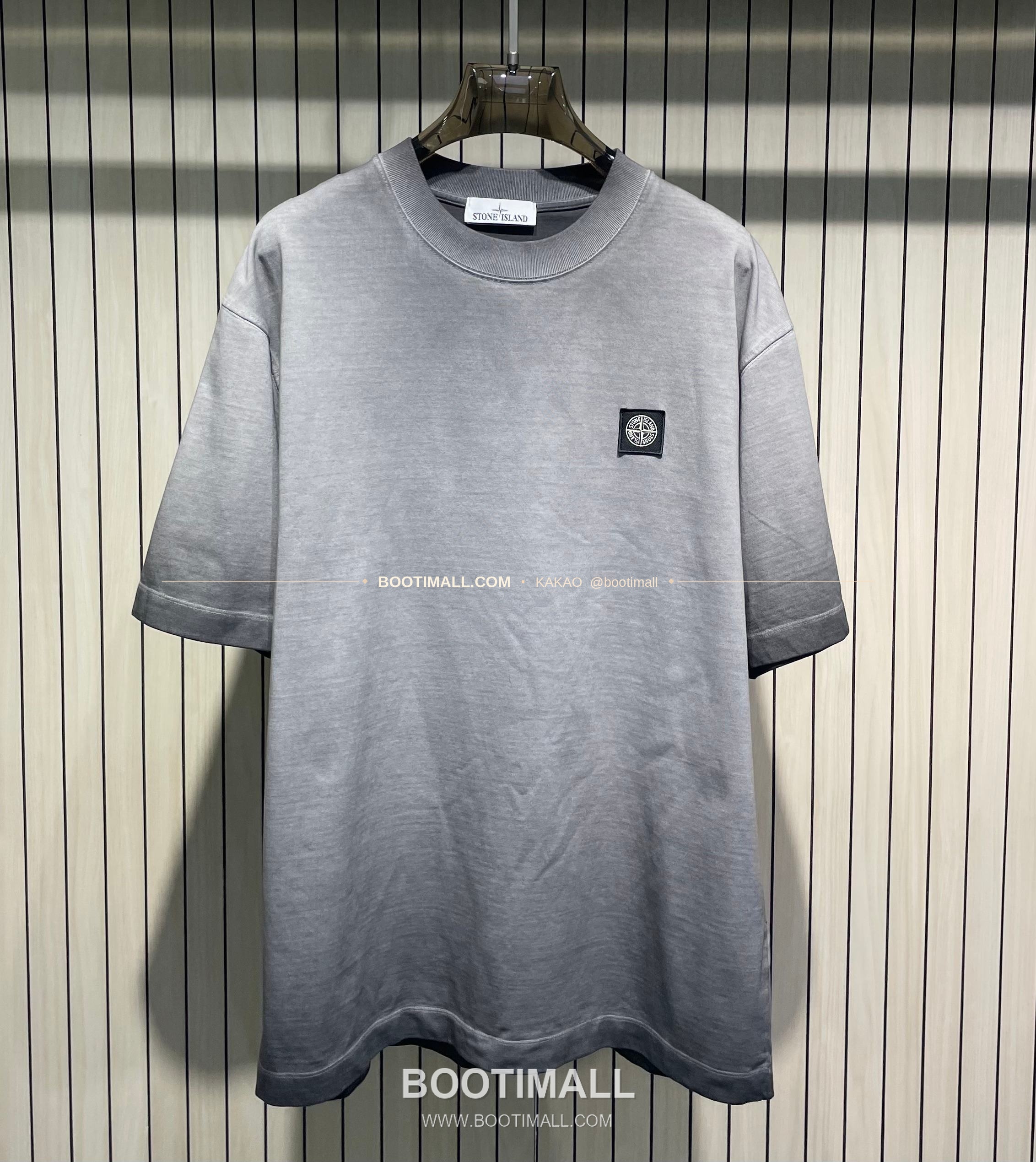 스톤아일랜드 2026SS 헤비코튼 와펜로고 워시드 루즈핏 반팔 티셔츠 Stone Island 2026 SS Heavy Cotton Patch Logo Washed Loose Fit Short Sleeve T-Shirt 2