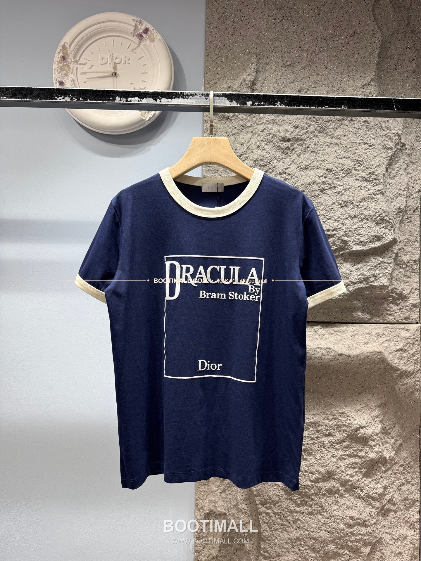 디올 2026SS 코튼 Hello Sorrow 프린트 레귤러핏 반팔 티셔츠 Dior 2026 SS Cotton Hello Sorrow Print Regular Fit Short Sleeve T-Shirt XL26020 1