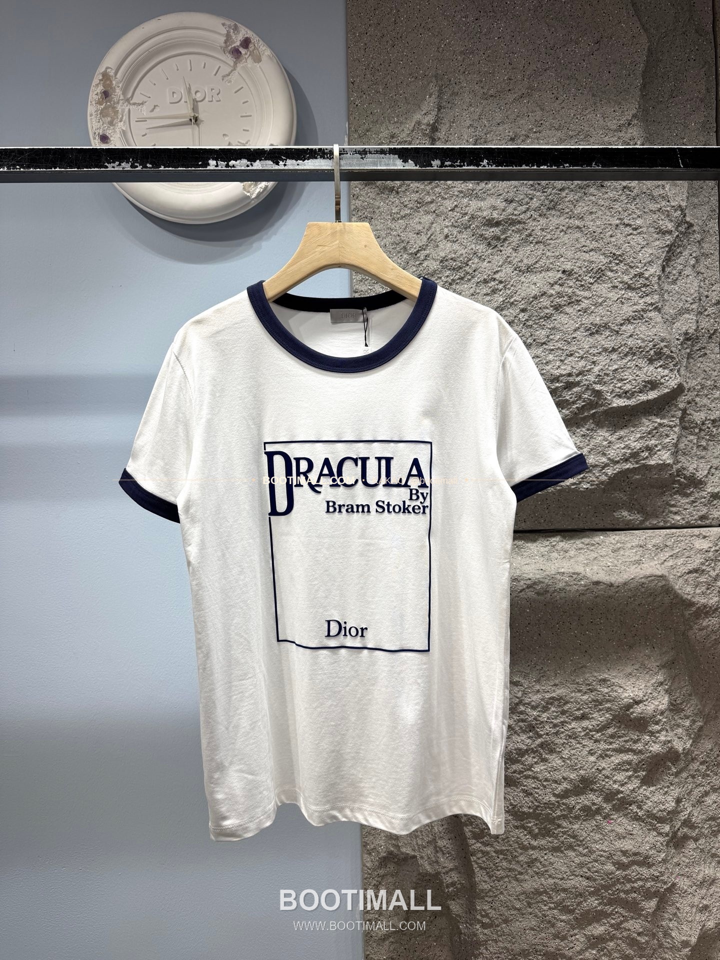 디올 2026SS 코튼 Hello Sorrow 프린트 레귤러핏 반팔 티셔츠 Dior 2026 SS Cotton Hello Sorrow Print Regular Fit Short Sleeve T-Shirt XL26020 1