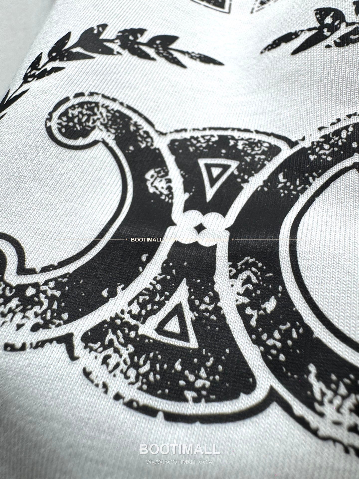 셀린느 2026SS 소로나 로고프린트 레귤러핏 반팔 티셔츠 Celine 2026 SS Sorona Logo Print Regular Fit Short Sleeve T-Shirt XYN37 5