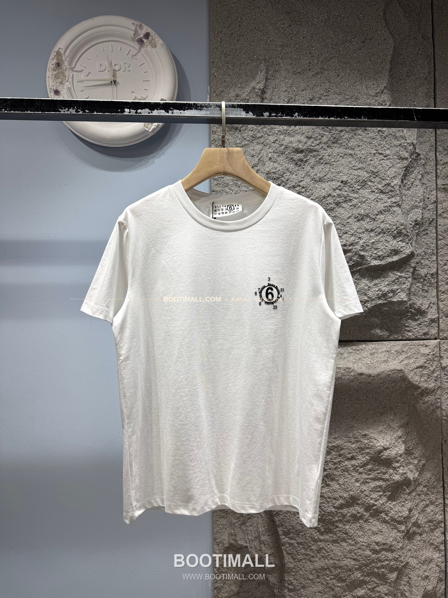 메종마르지엘라 2026SS 소로나 넘버프린트 레귤러핏 반팔 티셔츠 Maison Margiela 2026 SS Sorona Number Print Regular Fit Short Sleeve T-Shirt XYN36 1