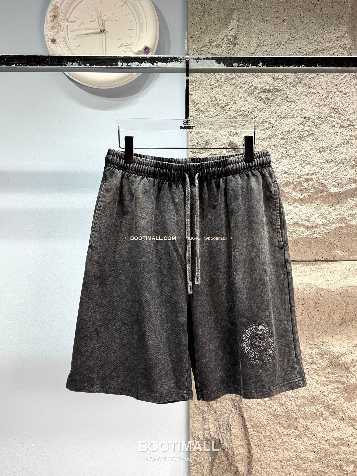 크롬하츠 코튼혼방 호스슈자수 워시드 루즈핏 드로스트링 쇼츠 Chrome Hearts Cotton Blend Horseshoe Embroidery Washed Loose Fit Drawstring Shorts CCA1667 1