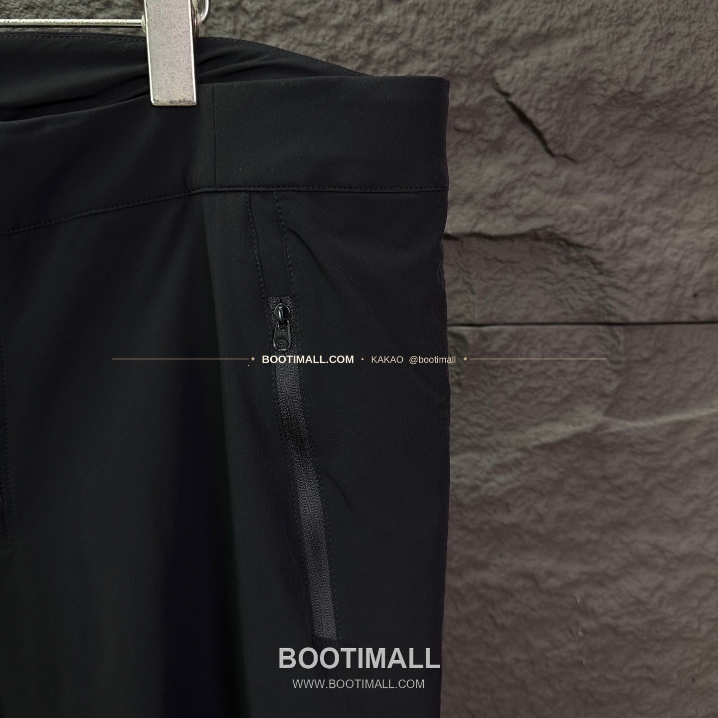 아크테릭스 2026SS 폴리에스터 기능성 멀티포켓 루즈핏 집업 쇼츠 Arc'teryx 2026 SS Polyester Functional Multi Pocket Loose Fit Zip Shorts 3