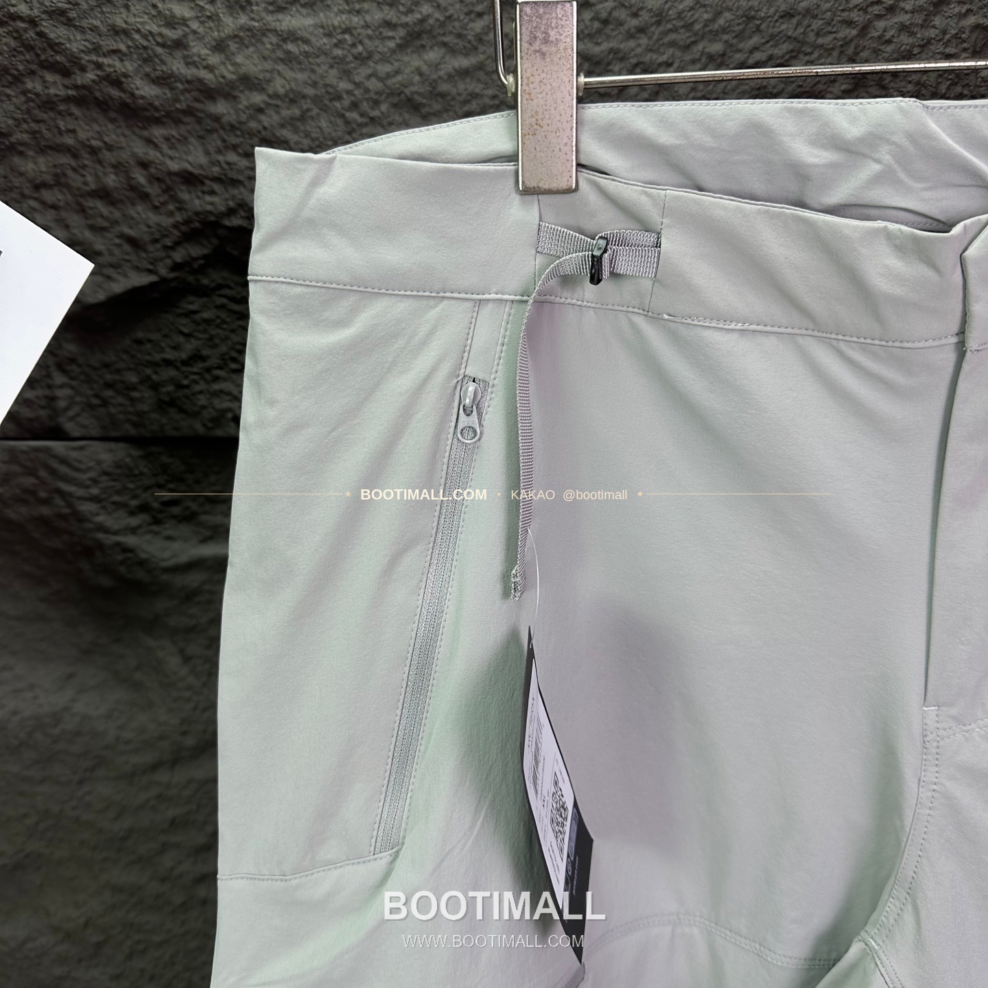 아크테릭스 2026SS 폴리에스터 기능성 멀티포켓 루즈핏 집업 쇼츠 Arc'teryx 2026 SS Polyester Functional Multi Pocket Loose Fit Zip Shorts 3