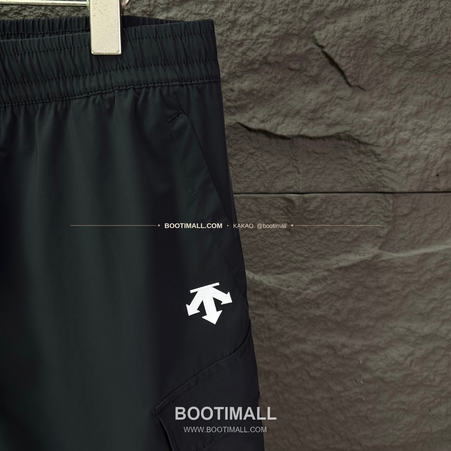 데상트 2026SS 폴리에스터 기능성 로고패치 멀티포켓 루즈핏 집업 쇼츠 Descente 2026 SS Polyester Functional Logo Patch Multi Pocket Loose Fit Zip Shorts 4