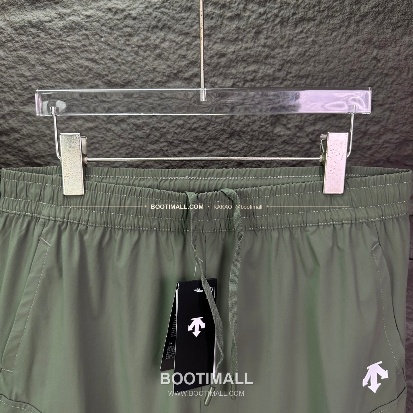 데상트 2026SS 폴리에스터 기능성 로고패치 멀티포켓 루즈핏 집업 쇼츠 Descente 2026 SS Polyester Functional Logo Patch Multi Pocket Loose Fit Zip Shorts 3