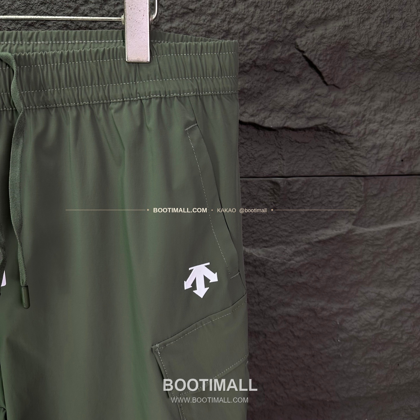 데상트 2026SS 폴리에스터 기능성 로고패치 멀티포켓 루즈핏 집업 쇼츠 Descente 2026 SS Polyester Functional Logo Patch Multi Pocket Loose Fit Zip Shorts 4