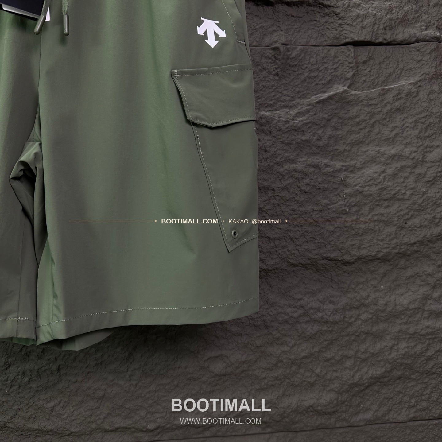 데상트 2026SS 폴리에스터 기능성 로고패치 멀티포켓 루즈핏 집업 쇼츠 Descente 2026 SS Polyester Functional Logo Patch Multi Pocket Loose Fit Zip Shorts 6