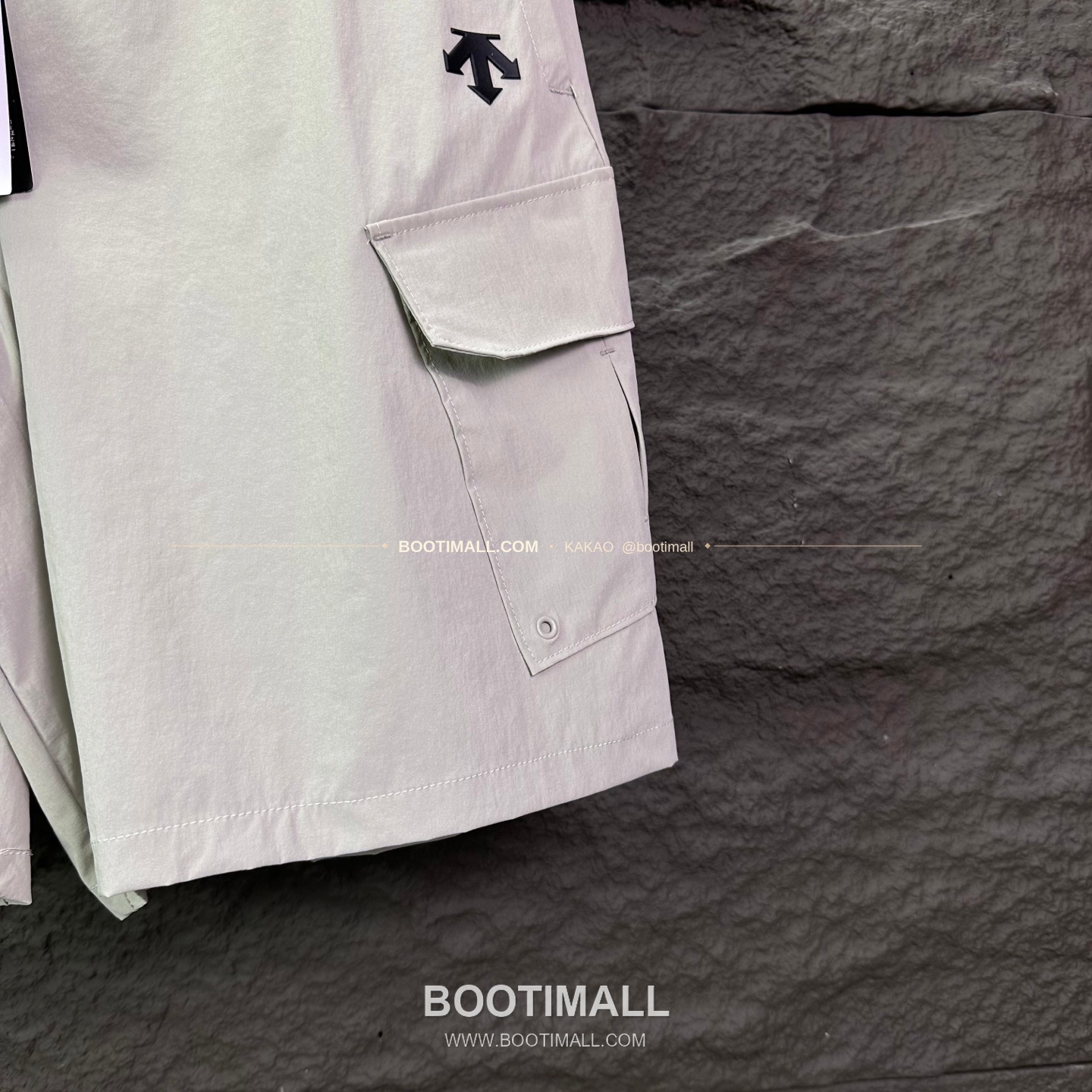 데상트 2026SS 폴리에스터 기능성 로고패치 멀티포켓 루즈핏 집업 쇼츠 Descente 2026 SS Polyester Functional Logo Patch Multi Pocket Loose Fit Zip Shorts 6