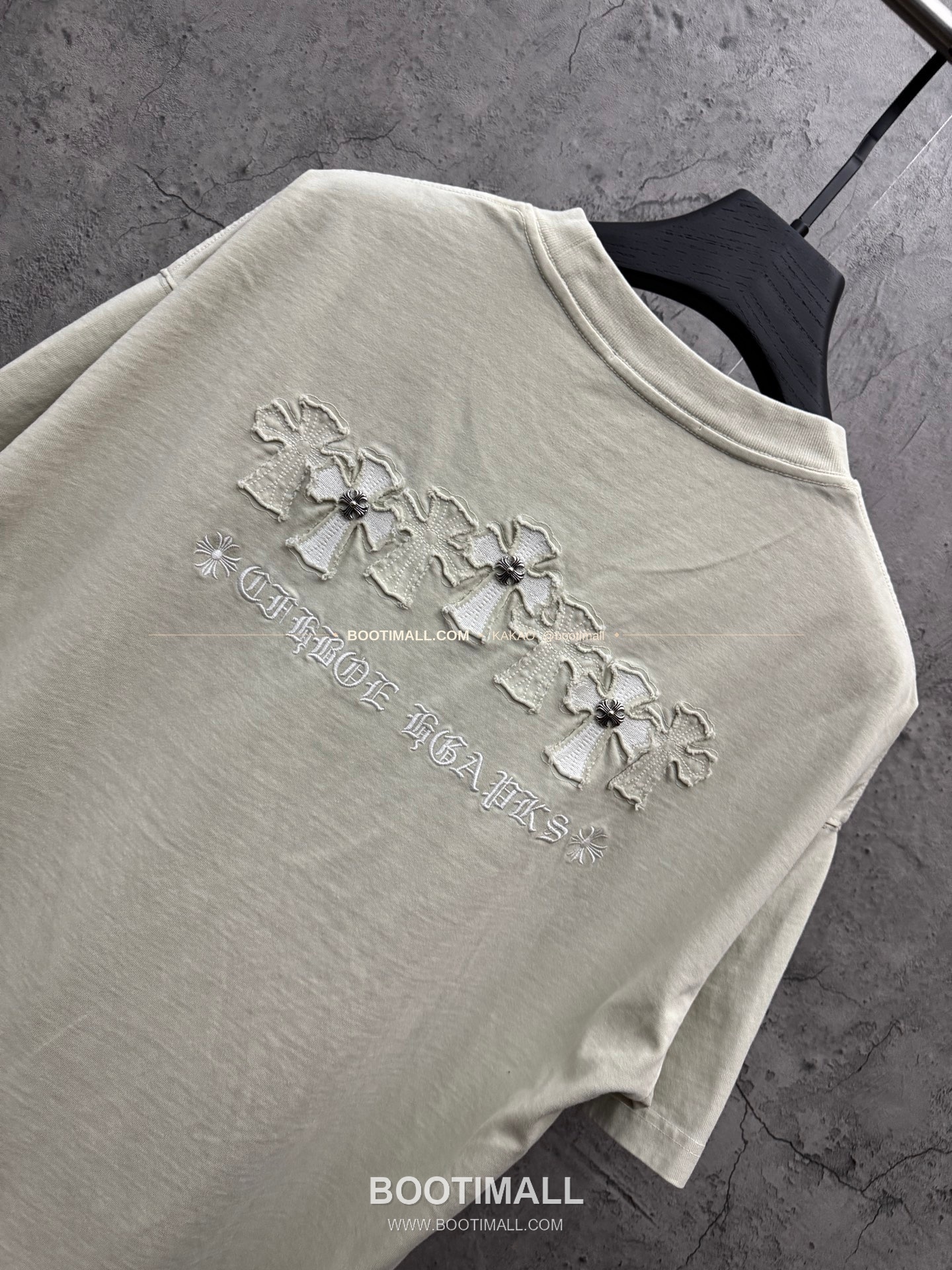 크롬하츠 2026SS 헤비코튼 크로스패치자수 루즈핏 반팔 티셔츠 Chrome Hearts 2026 SS Heavy Cotton Cross Patch Embroidery Loose Fit Short Sleeve T-Shirt 26-2011 4