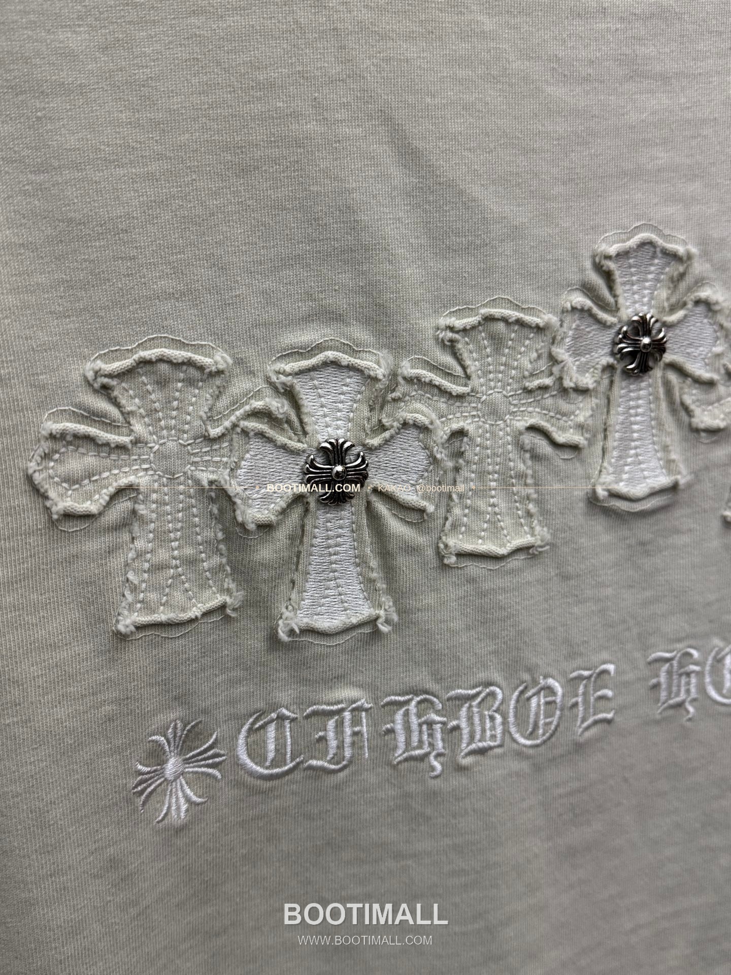 크롬하츠 2026SS 헤비코튼 크로스패치자수 루즈핏 반팔 티셔츠 Chrome Hearts 2026 SS Heavy Cotton Cross Patch Embroidery Loose Fit Short Sleeve T-Shirt 26-2011 8