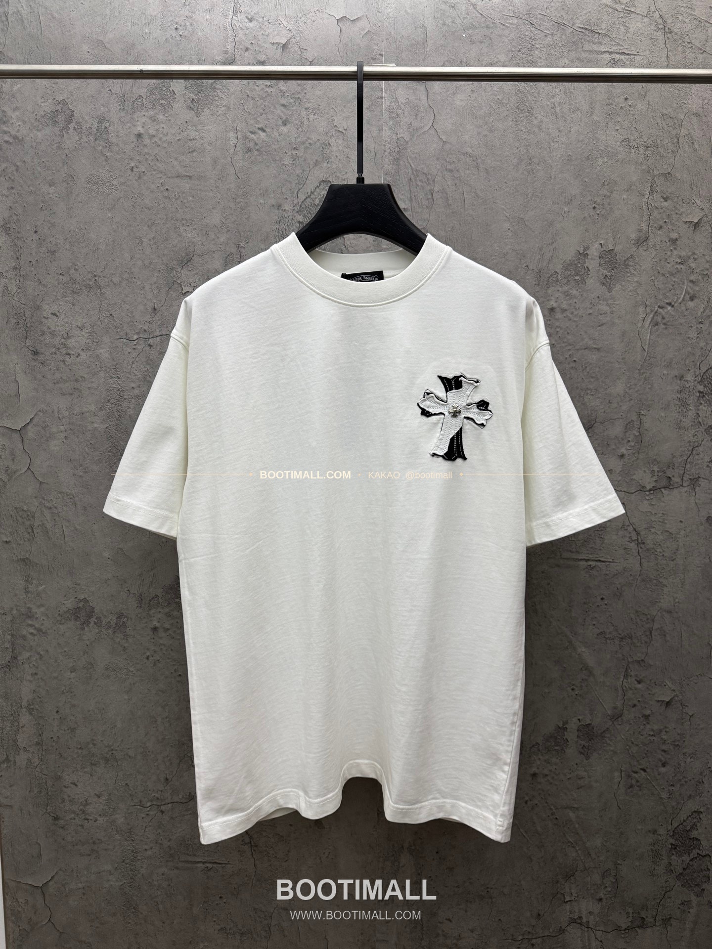 크롬하츠 2026SS 헤비코튼 벨벳패치자수 루즈핏 반팔 티셔츠 Chrome Hearts 2026 SS Heavy Cotton Velvet Patch Embroidery Loose Fit Short Sleeve T-Shirt 26-2069 1