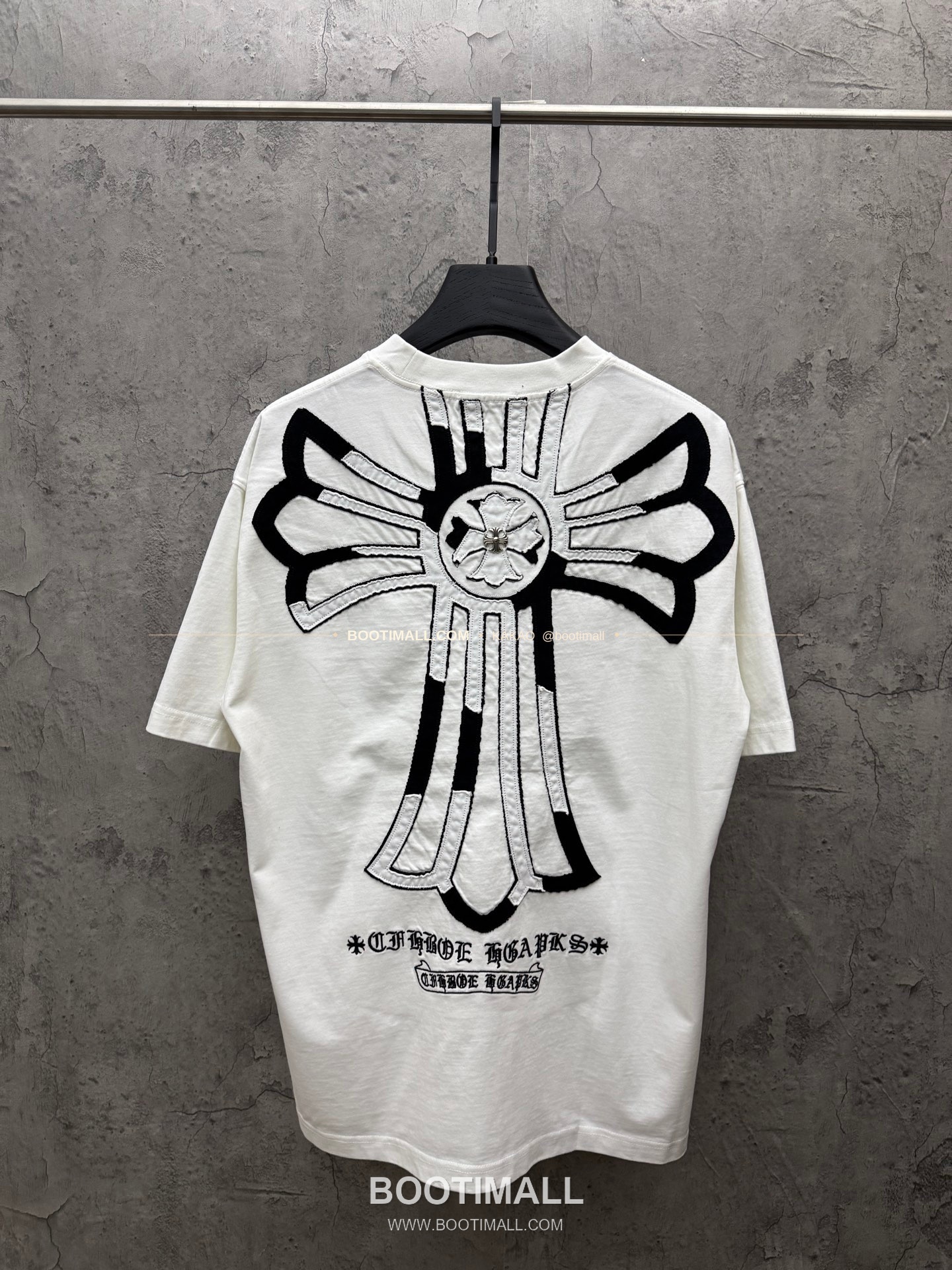 크롬하츠 2026SS 헤비코튼 벨벳패치자수 루즈핏 반팔 티셔츠 Chrome Hearts 2026 SS Heavy Cotton Velvet Patch Embroidery Loose Fit Short Sleeve T-Shirt 26-2069 2