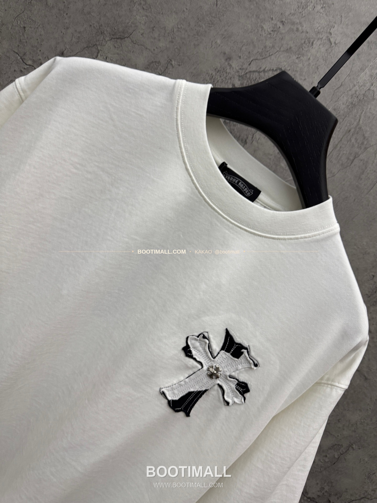 크롬하츠 2026SS 헤비코튼 벨벳패치자수 루즈핏 반팔 티셔츠 Chrome Hearts 2026 SS Heavy Cotton Velvet Patch Embroidery Loose Fit Short Sleeve T-Shirt 26-2069 3