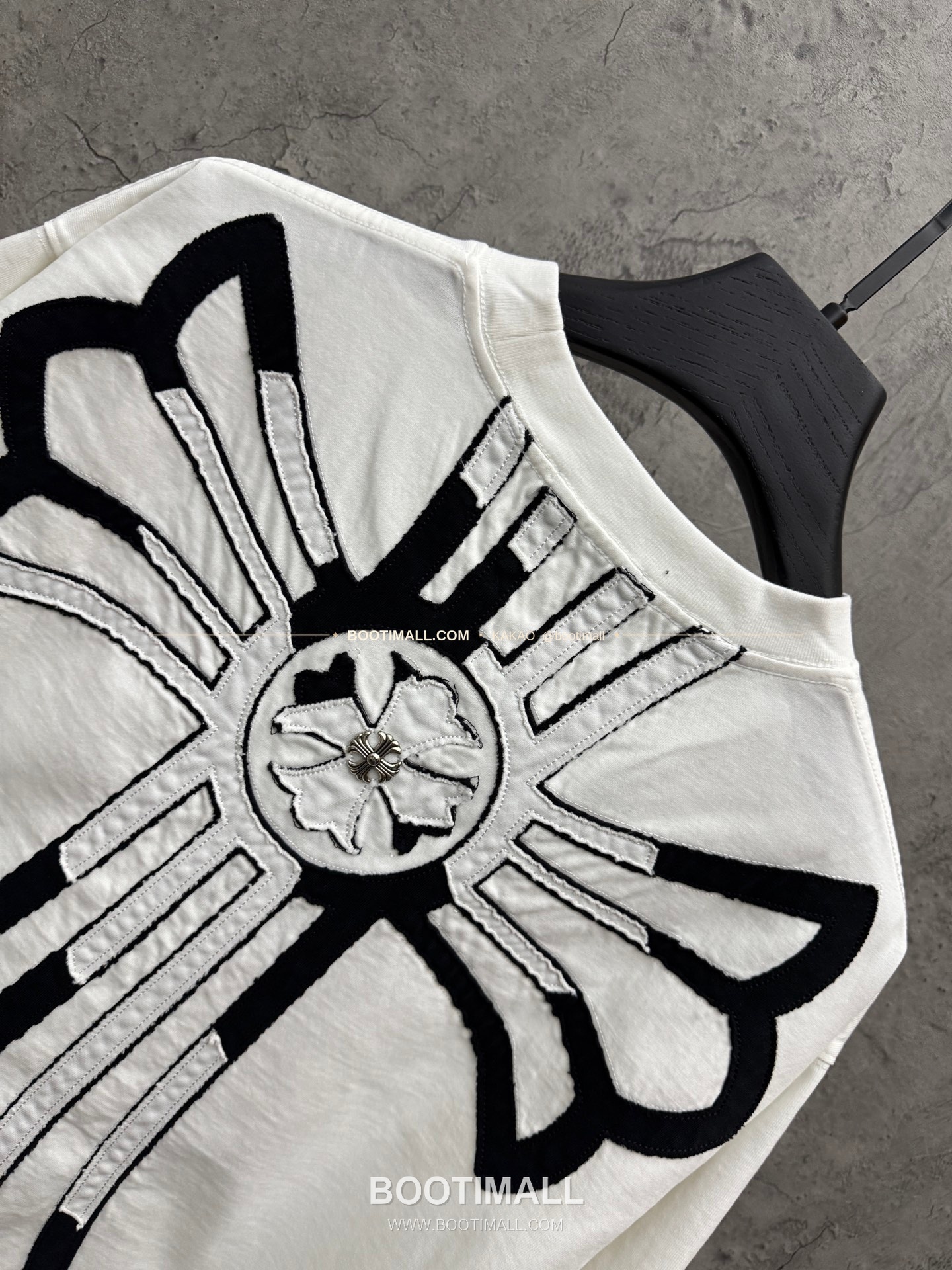 크롬하츠 2026SS 헤비코튼 벨벳패치자수 루즈핏 반팔 티셔츠 Chrome Hearts 2026 SS Heavy Cotton Velvet Patch Embroidery Loose Fit Short Sleeve T-Shirt 26-2069 4