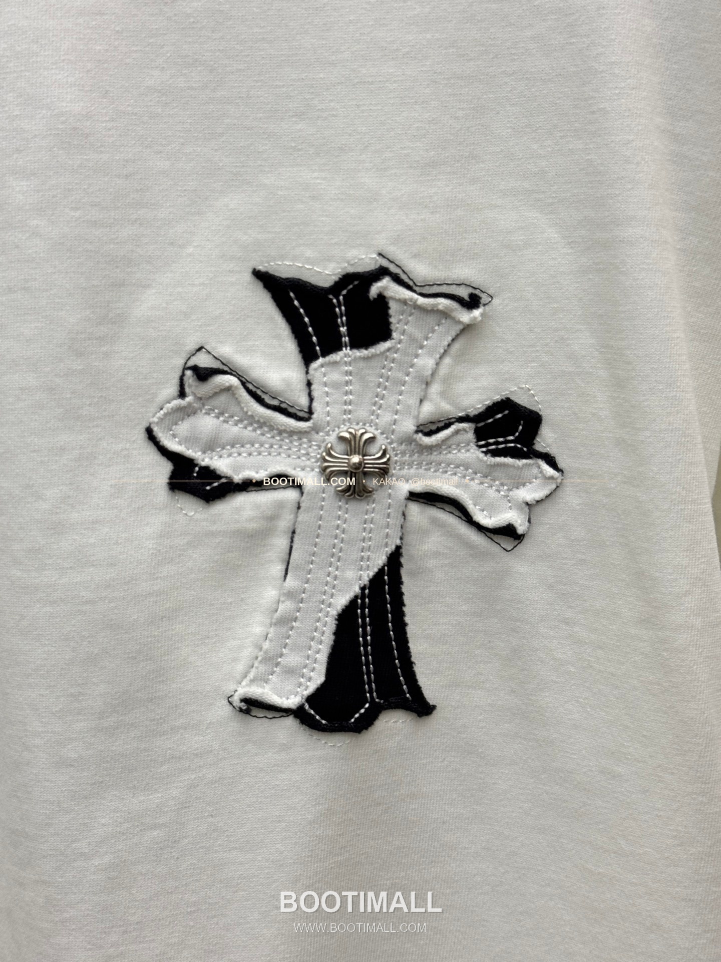 크롬하츠 2026SS 헤비코튼 벨벳패치자수 루즈핏 반팔 티셔츠 Chrome Hearts 2026 SS Heavy Cotton Velvet Patch Embroidery Loose Fit Short Sleeve T-Shirt 26-2069 6