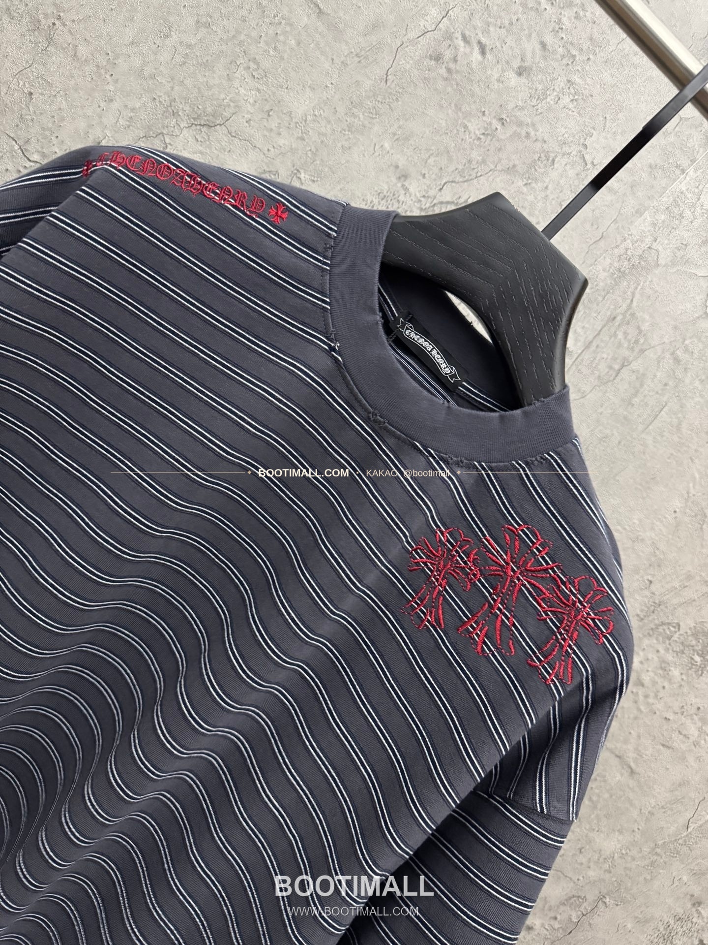 크롬하츠 2026SS 헤비코튼 스트라이프 패치자수 루즈핏 반팔 티셔츠 Chrome Hearts 2026 SS Heavy Cotton Stripe Patch Embroidery Loose Fit Short Sleeve T-Shirt 5213 3