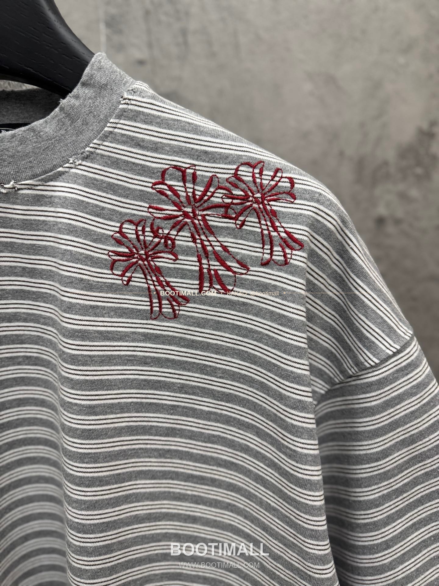 크롬하츠 2026SS 헤비코튼 스트라이프 패치자수 루즈핏 반팔 티셔츠 Chrome Hearts 2026 SS Heavy Cotton Stripe Patch Embroidery Loose Fit Short Sleeve T-Shirt 5213 5