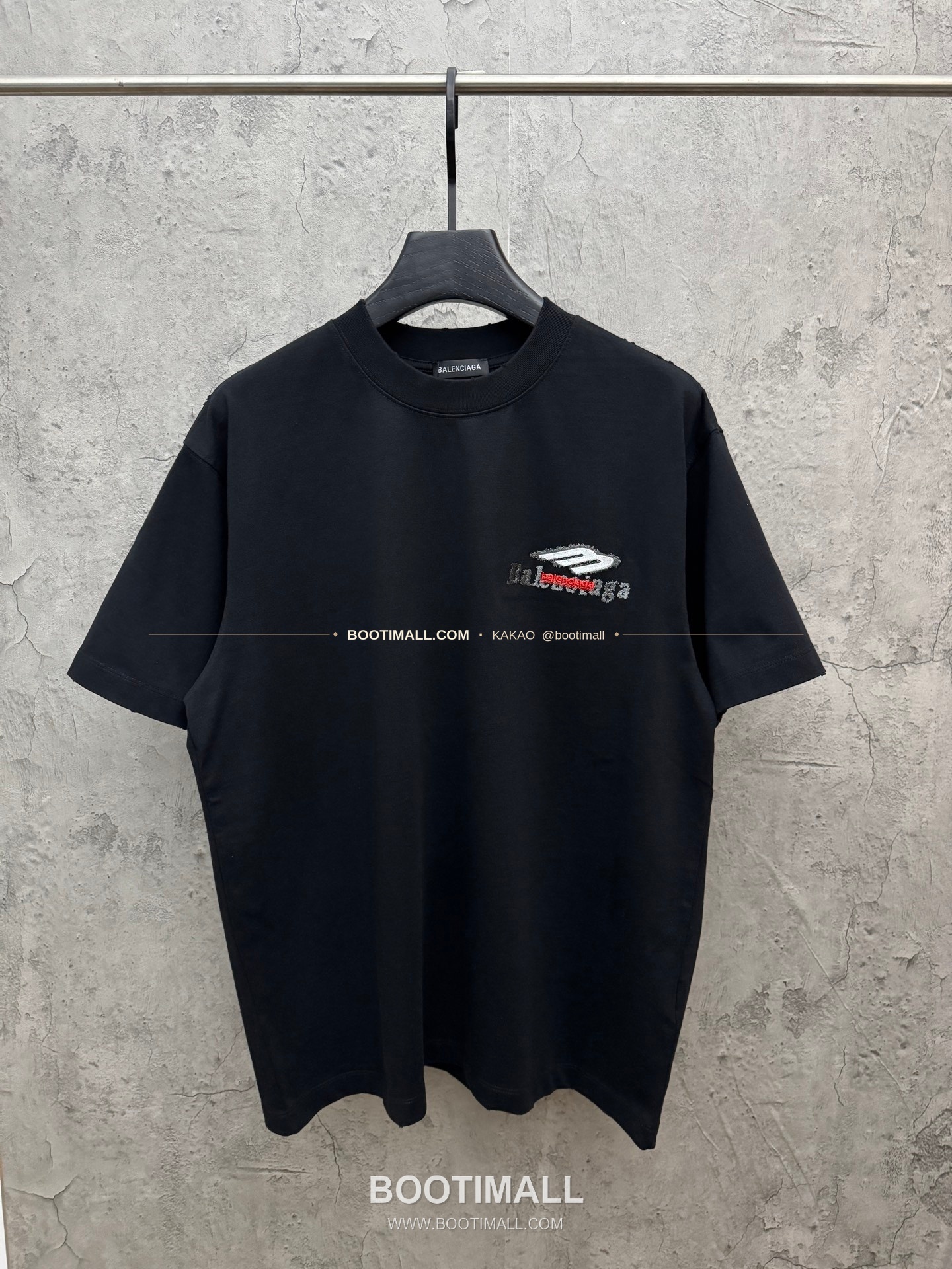 발렌시아가 2026SS 헤비코튼 3D레이어자수 루즈핏 반팔 티셔츠 Balenciaga 2026 SS Heavy Cotton 3D Layered Embroidery Loose Fit Short Sleeve T-Shirt 8608 1