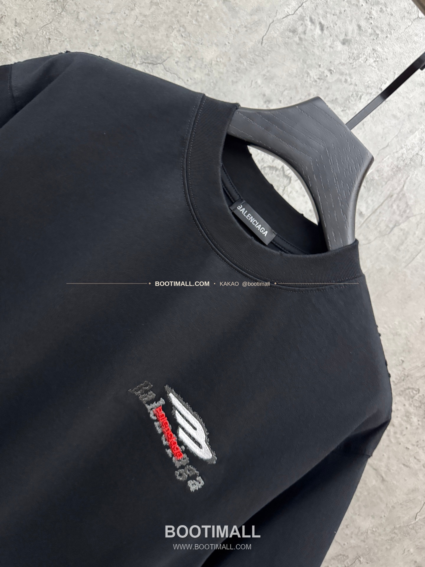 발렌시아가 2026SS 헤비코튼 3D레이어자수 루즈핏 반팔 티셔츠 Balenciaga 2026 SS Heavy Cotton 3D Layered Embroidery Loose Fit Short Sleeve T-Shirt 8608 3