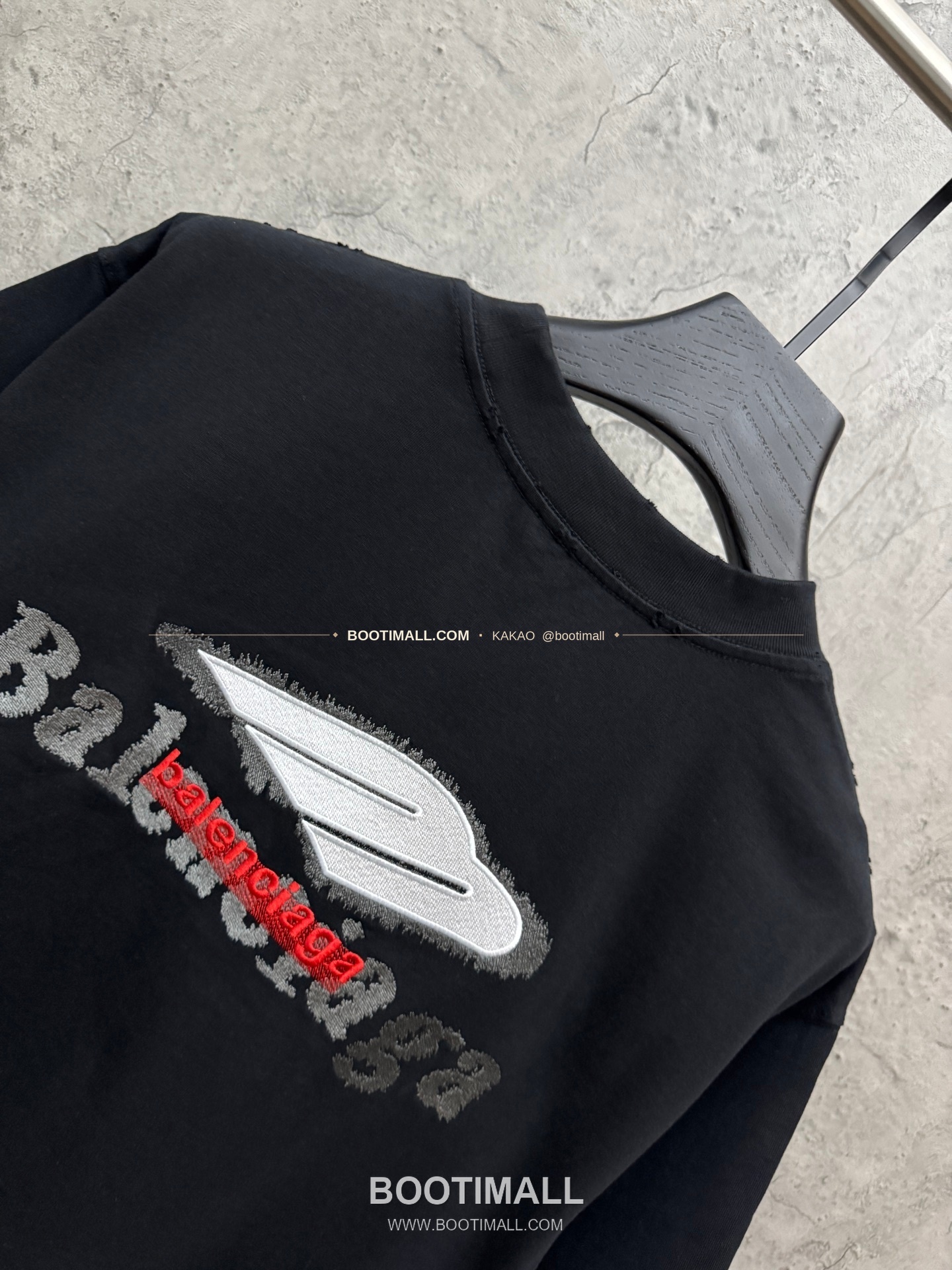 발렌시아가 2026SS 헤비코튼 3D레이어자수 루즈핏 반팔 티셔츠 Balenciaga 2026 SS Heavy Cotton 3D Layered Embroidery Loose Fit Short Sleeve T-Shirt 8608 4