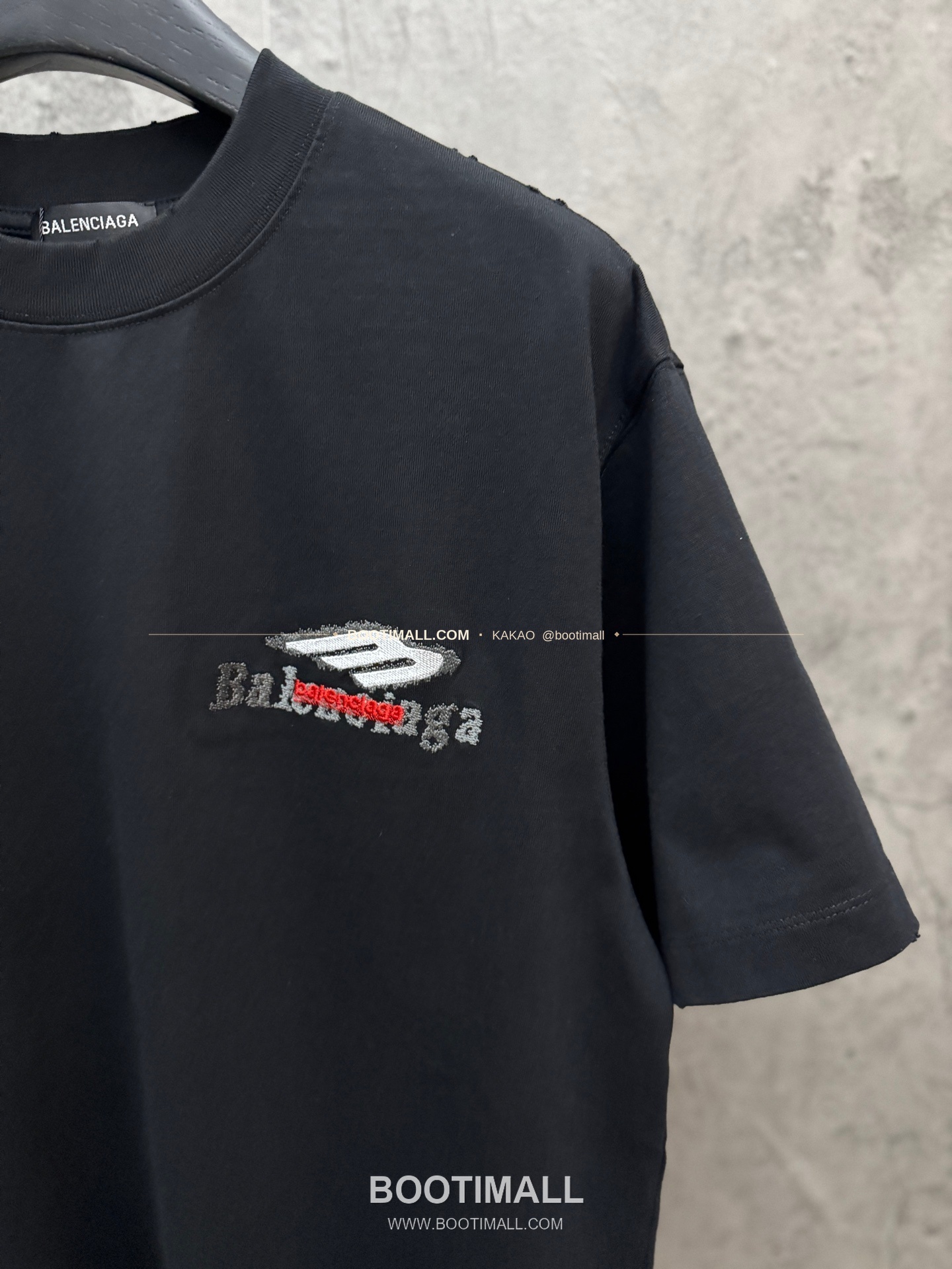 발렌시아가 2026SS 헤비코튼 3D레이어자수 루즈핏 반팔 티셔츠 Balenciaga 2026 SS Heavy Cotton 3D Layered Embroidery Loose Fit Short Sleeve T-Shirt 8608 5
