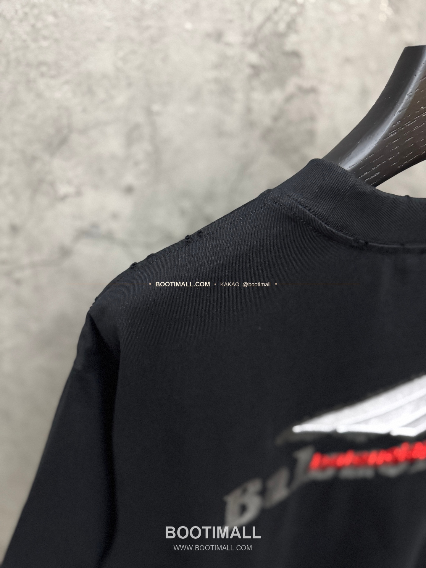 발렌시아가 2026SS 헤비코튼 3D레이어자수 루즈핏 반팔 티셔츠 Balenciaga 2026 SS Heavy Cotton 3D Layered Embroidery Loose Fit Short Sleeve T-Shirt 8608 9