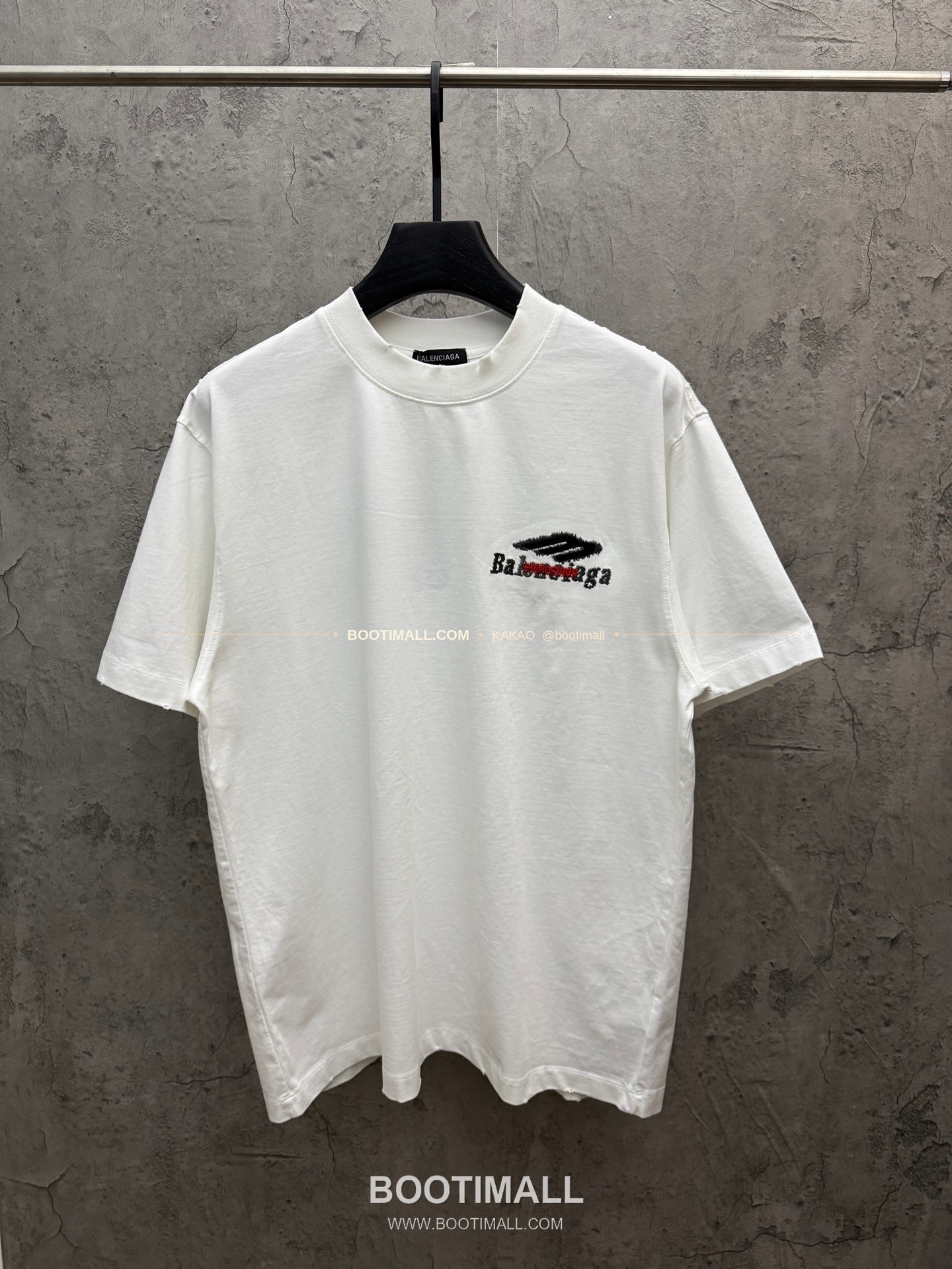 발렌시아가 2026SS 헤비코튼 3D레이어자수 루즈핏 반팔 티셔츠 Balenciaga 2026 SS Heavy Cotton 3D Layered Embroidery Loose Fit Short Sleeve T-Shirt 8608 1