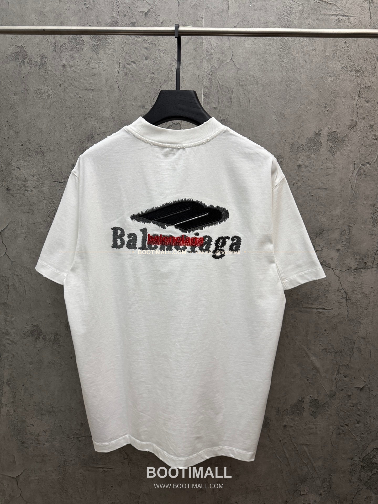 발렌시아가 2026SS 헤비코튼 3D레이어자수 루즈핏 반팔 티셔츠 Balenciaga 2026 SS Heavy Cotton 3D Layered Embroidery Loose Fit Short Sleeve T-Shirt 8608 2