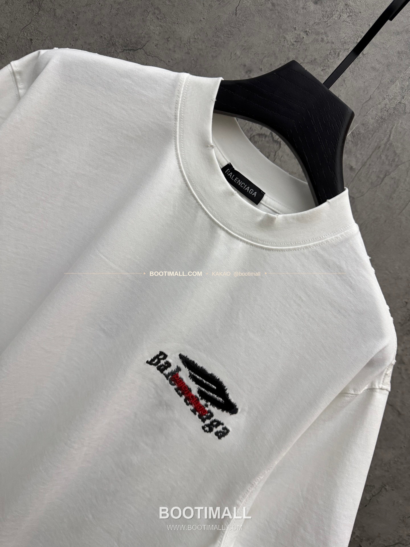 발렌시아가 2026SS 헤비코튼 3D레이어자수 루즈핏 반팔 티셔츠 Balenciaga 2026 SS Heavy Cotton 3D Layered Embroidery Loose Fit Short Sleeve T-Shirt 8608 3