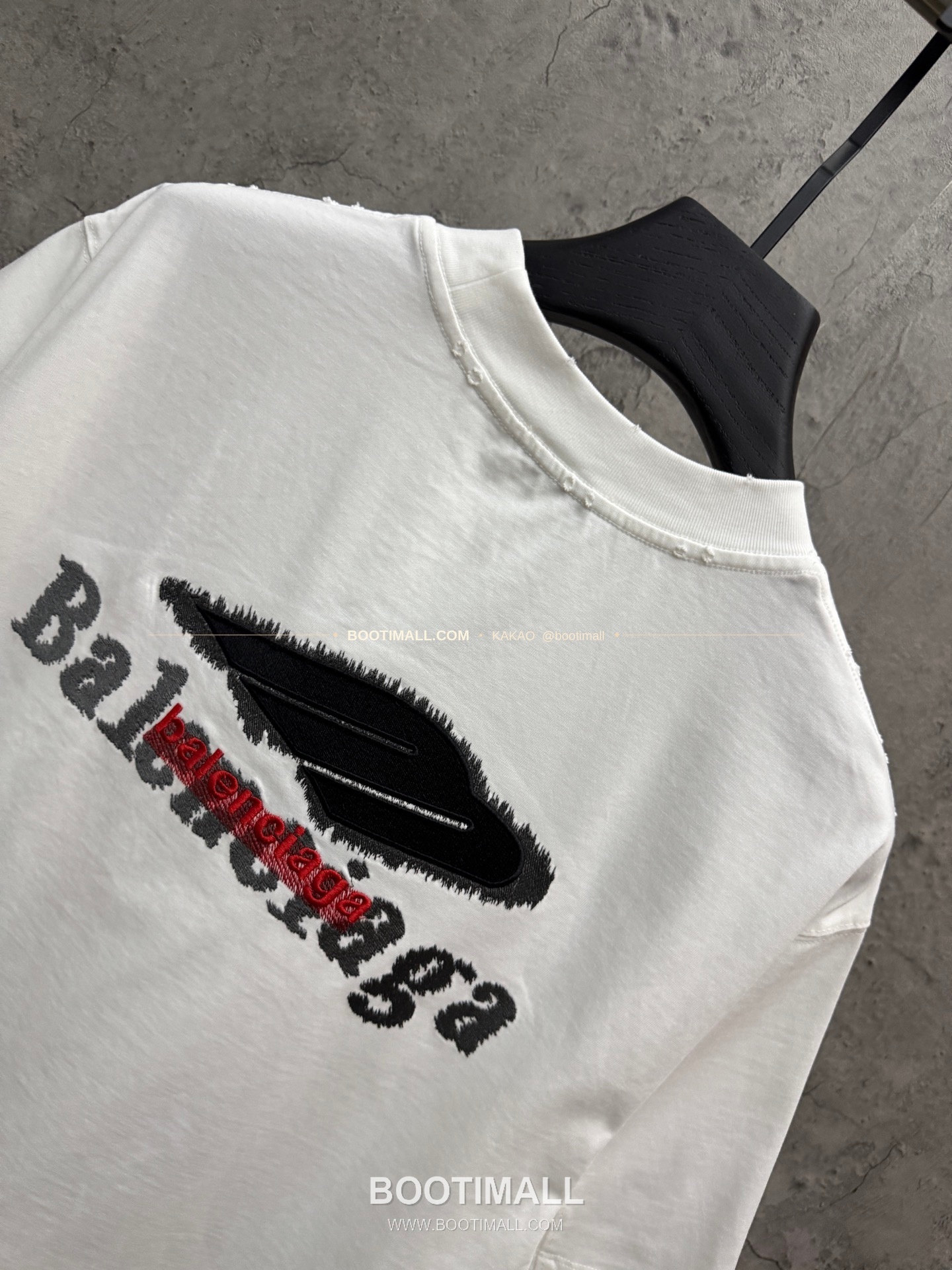 발렌시아가 2026SS 헤비코튼 3D레이어자수 루즈핏 반팔 티셔츠 Balenciaga 2026 SS Heavy Cotton 3D Layered Embroidery Loose Fit Short Sleeve T-Shirt 8608 4