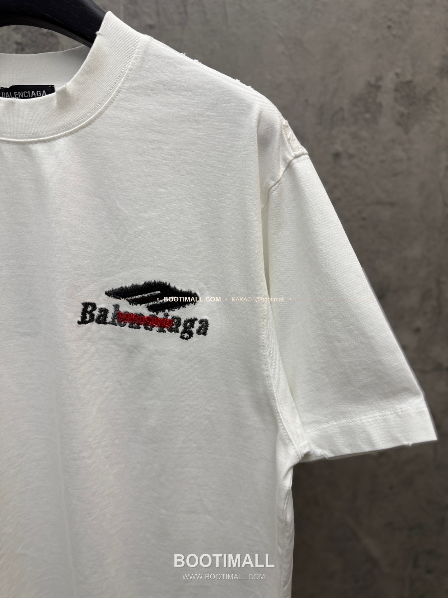 발렌시아가 2026SS 헤비코튼 3D레이어자수 루즈핏 반팔 티셔츠 Balenciaga 2026 SS Heavy Cotton 3D Layered Embroidery Loose Fit Short Sleeve T-Shirt 8608 5