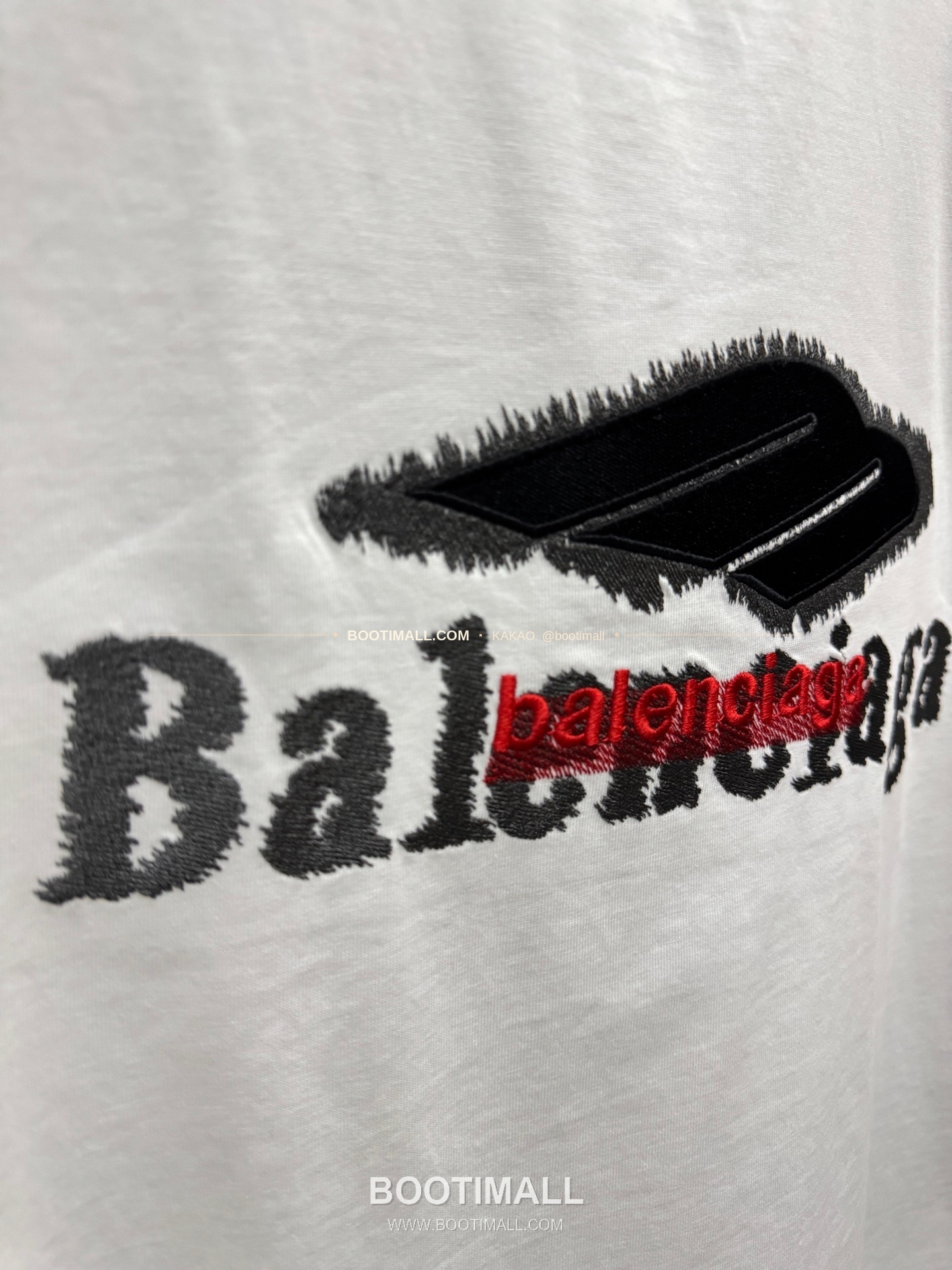 발렌시아가 2026SS 헤비코튼 3D레이어자수 루즈핏 반팔 티셔츠 Balenciaga 2026 SS Heavy Cotton 3D Layered Embroidery Loose Fit Short Sleeve T-Shirt 8608 8