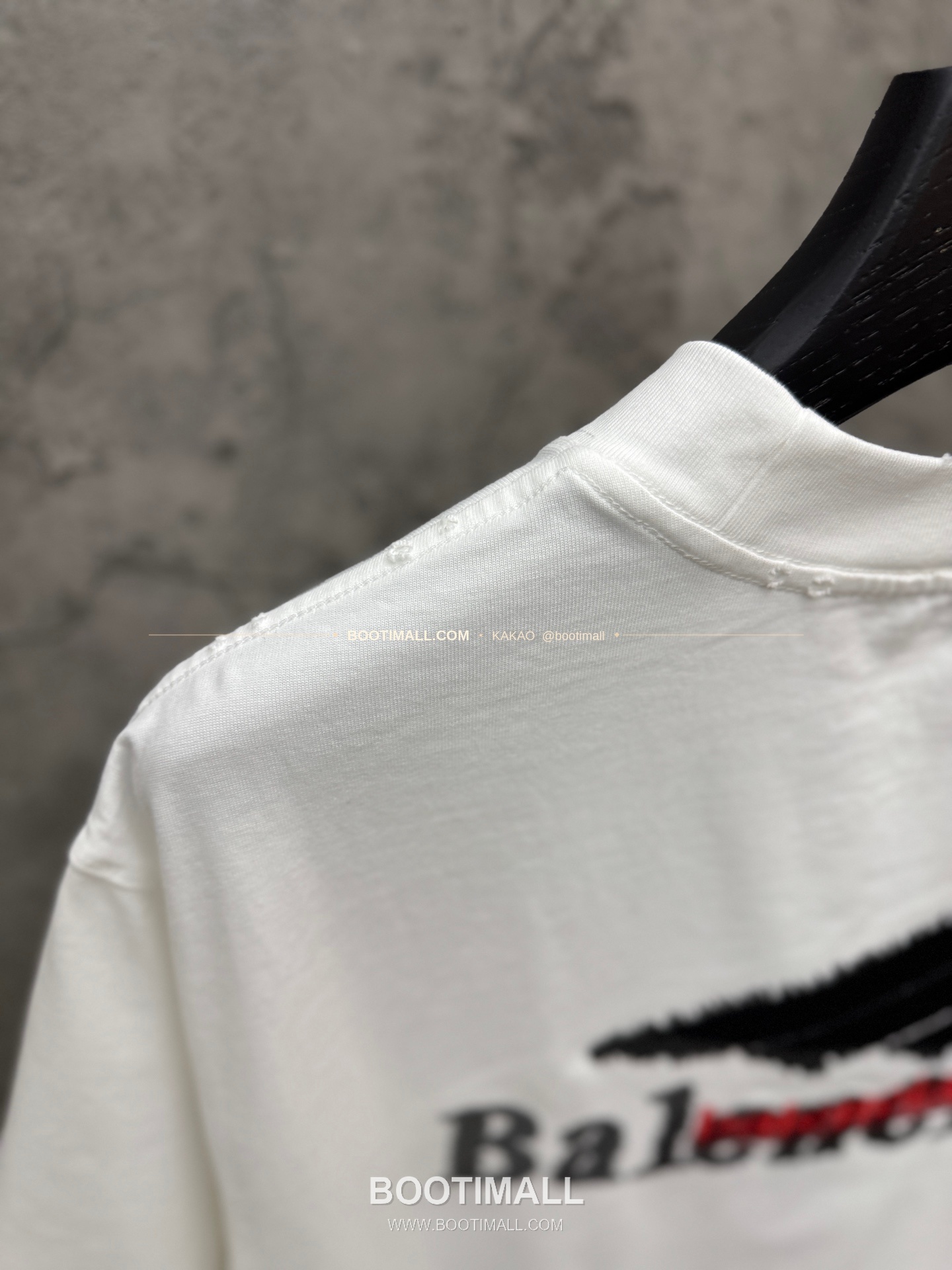 발렌시아가 2026SS 헤비코튼 3D레이어자수 루즈핏 반팔 티셔츠 Balenciaga 2026 SS Heavy Cotton 3D Layered Embroidery Loose Fit Short Sleeve T-Shirt 8608 9