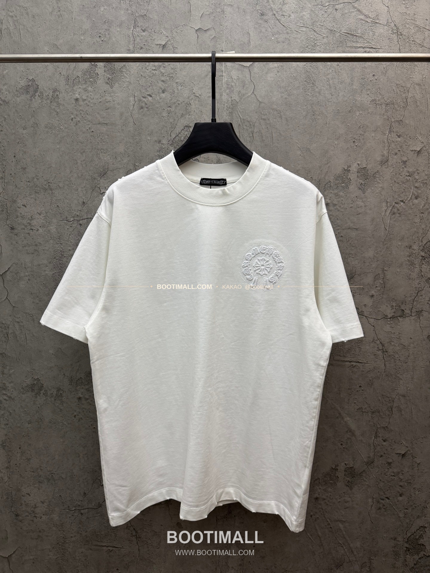 크롬하츠 2026SS 헤비코튼 UV변색 호스슈 3D홀자수 루즈핏 반팔 티셔츠 Chrome Hearts 2026 SS Heavy Cotton UV Color Changing Horseshoe 3D Hollow Embroidery Loose Fit Short Sleeve T-Shirt 9606 1