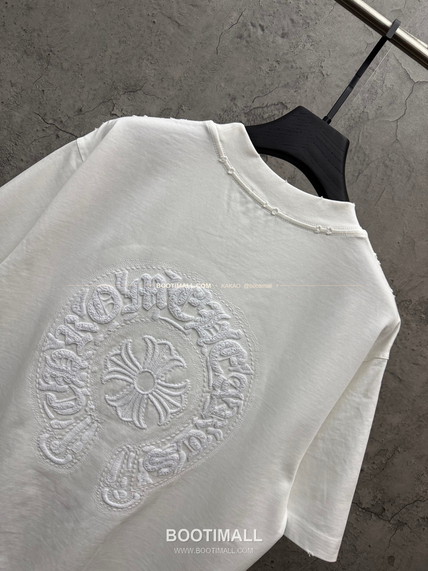 크롬하츠 2026SS 헤비코튼 UV변색 호스슈 3D홀자수 루즈핏 반팔 티셔츠 Chrome Hearts 2026 SS Heavy Cotton UV Color Changing Horseshoe 3D Hollow Embroidery Loose Fit Short Sleeve T-Shirt 9606 4