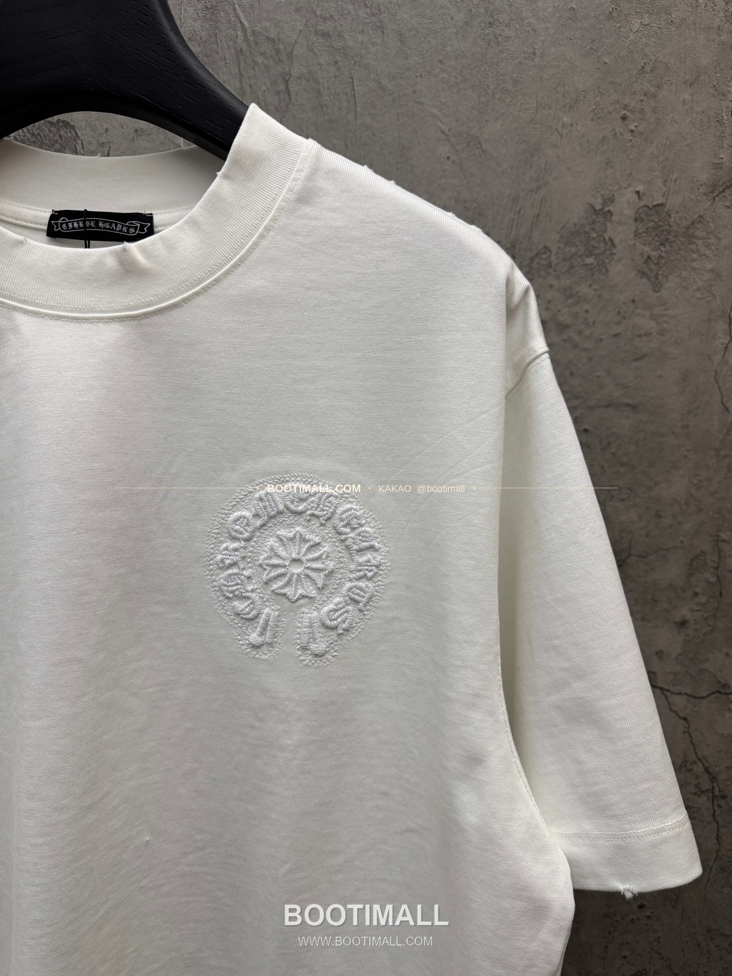 크롬하츠 2026SS 헤비코튼 UV변색 호스슈 3D홀자수 루즈핏 반팔 티셔츠 Chrome Hearts 2026 SS Heavy Cotton UV Color Changing Horseshoe 3D Hollow Embroidery Loose Fit Short Sleeve T-Shirt 9606 5