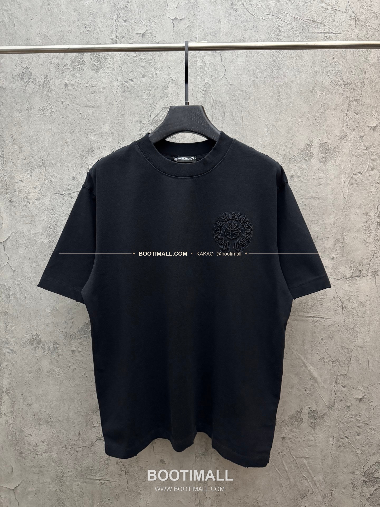 크롬하츠 2026SS 헤비코튼 UV변색 호스슈 3D홀자수 루즈핏 반팔 티셔츠 Chrome Hearts 2026 SS Heavy Cotton UV Color Changing Horseshoe 3D Hollow Embroidery Loose Fit Short Sleeve T-Shirt 9606 1