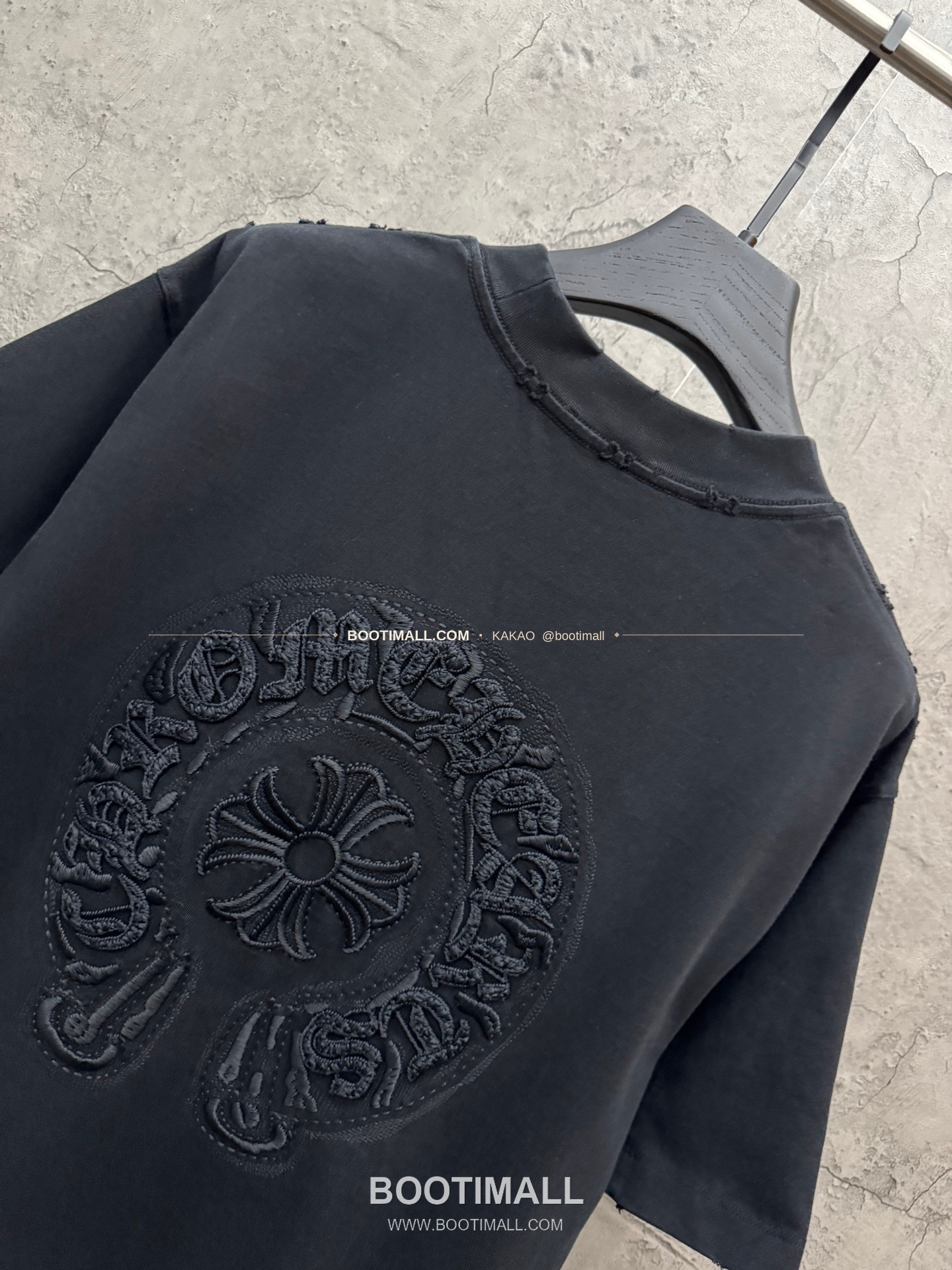 크롬하츠 2026SS 헤비코튼 UV변색 호스슈 3D홀자수 루즈핏 반팔 티셔츠 Chrome Hearts 2026 SS Heavy Cotton UV Color Changing Horseshoe 3D Hollow Embroidery Loose Fit Short Sleeve T-Shirt 9606 4