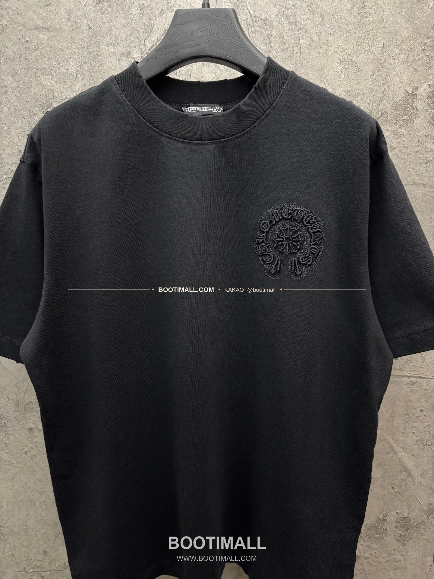 크롬하츠 2026SS 헤비코튼 UV변색 호스슈 3D홀자수 루즈핏 반팔 티셔츠 Chrome Hearts 2026 SS Heavy Cotton UV Color Changing Horseshoe 3D Hollow Embroidery Loose Fit Short Sleeve T-Shirt 9606 5