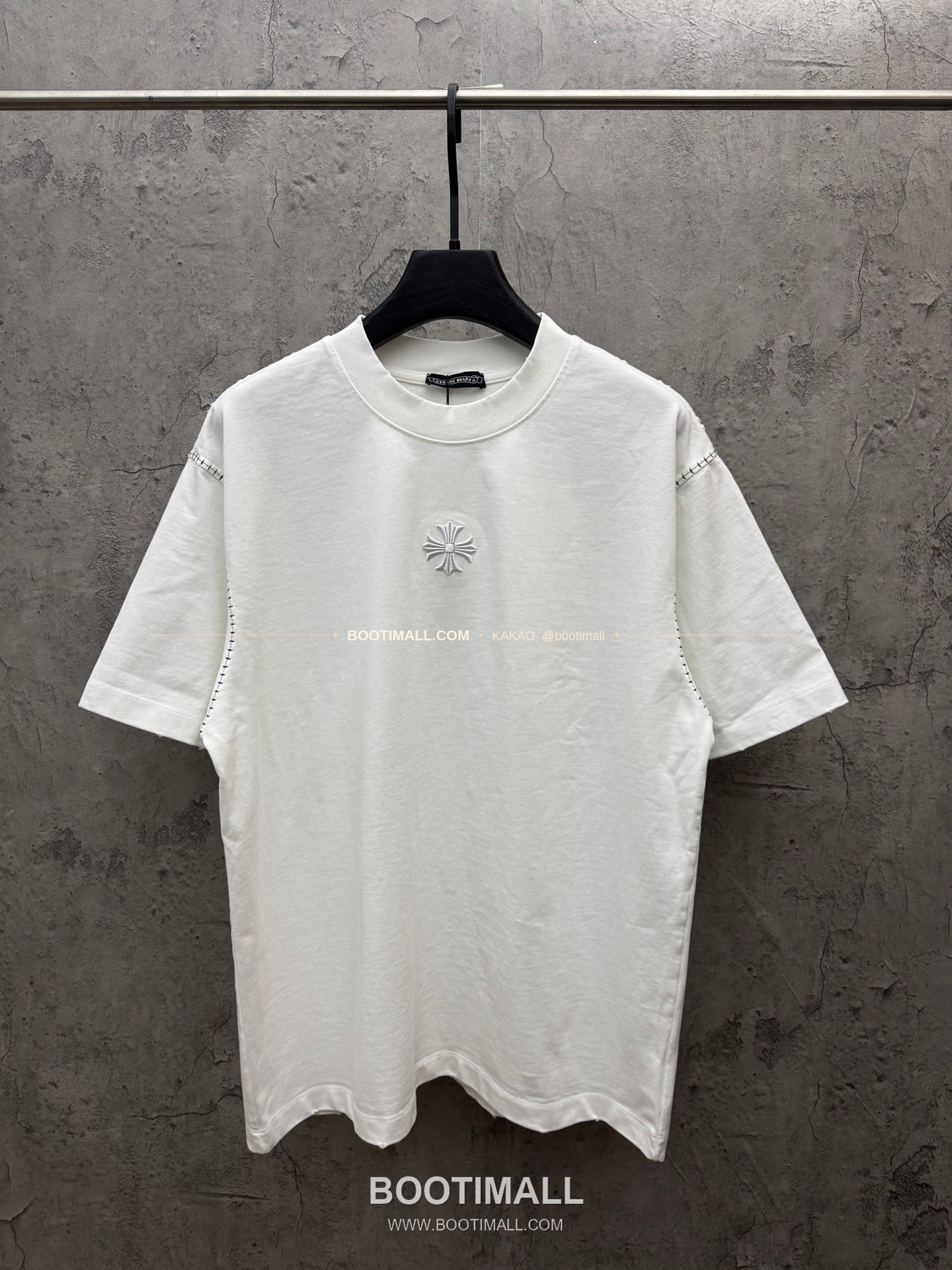 크롬하츠 2026SS 헤비코튼 호스슈자수 아일렛디테일 루즈핏 반팔 티셔츠 Chrome Hearts 2026 SS Heavy Cotton Horseshoe Embroidery Eyelet Detail Loose Fit Short Sleeve T-Shirt 9601 1