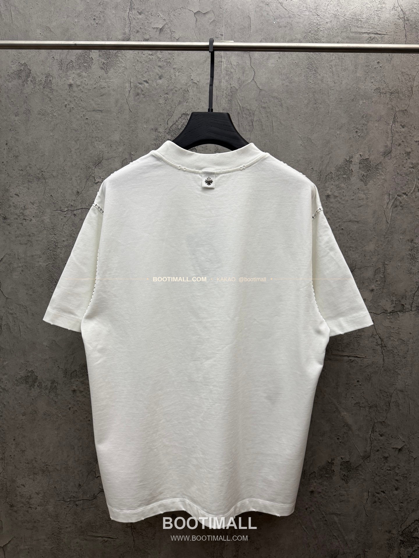 크롬하츠 2026SS 헤비코튼 호스슈자수 아일렛디테일 루즈핏 반팔 티셔츠 Chrome Hearts 2026 SS Heavy Cotton Horseshoe Embroidery Eyelet Detail Loose Fit Short Sleeve T-Shirt 9601 2