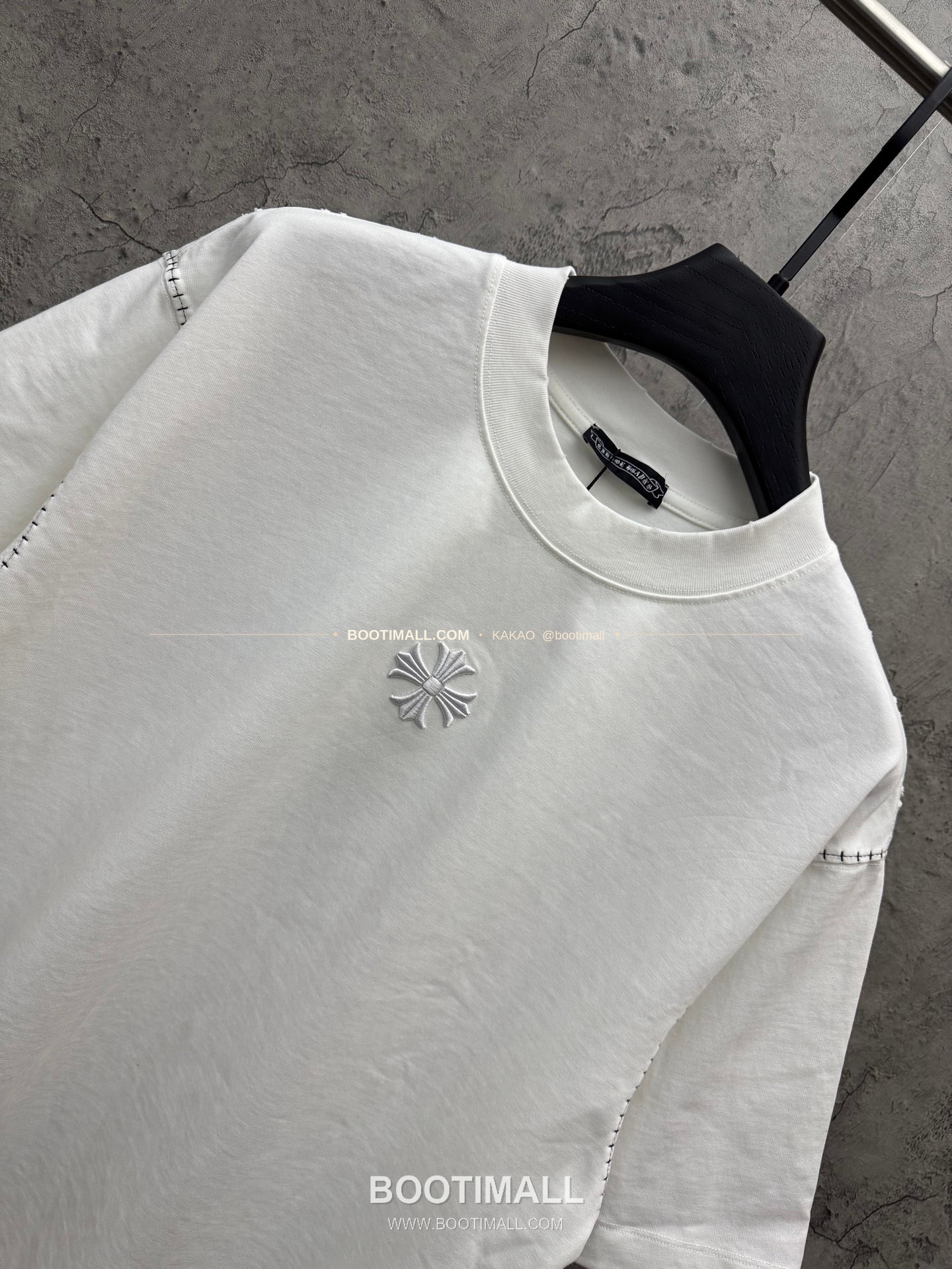 크롬하츠 2026SS 헤비코튼 호스슈자수 아일렛디테일 루즈핏 반팔 티셔츠 Chrome Hearts 2026 SS Heavy Cotton Horseshoe Embroidery Eyelet Detail Loose Fit Short Sleeve T-Shirt 9601 3