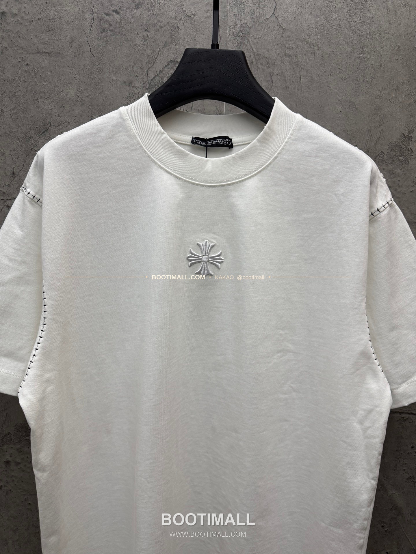 크롬하츠 2026SS 헤비코튼 호스슈자수 아일렛디테일 루즈핏 반팔 티셔츠 Chrome Hearts 2026 SS Heavy Cotton Horseshoe Embroidery Eyelet Detail Loose Fit Short Sleeve T-Shirt 9601 5