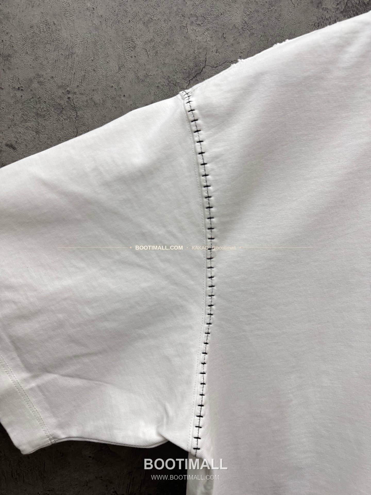 크롬하츠 2026SS 헤비코튼 호스슈자수 아일렛디테일 루즈핏 반팔 티셔츠 Chrome Hearts 2026 SS Heavy Cotton Horseshoe Embroidery Eyelet Detail Loose Fit Short Sleeve T-Shirt 9601 6