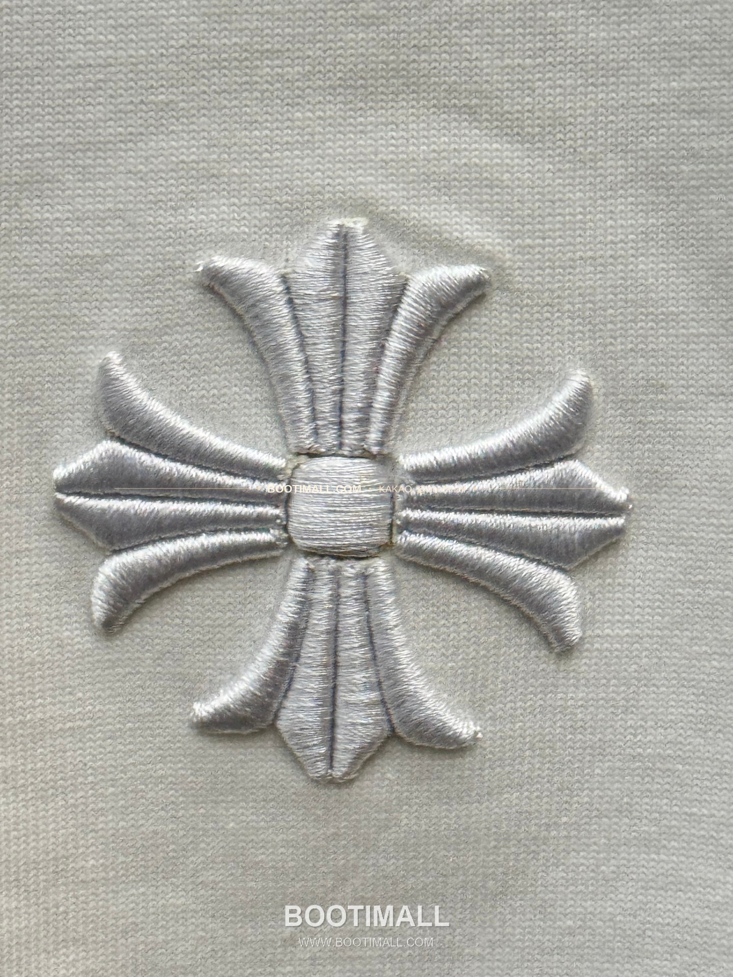 크롬하츠 2026SS 헤비코튼 호스슈자수 아일렛디테일 루즈핏 반팔 티셔츠 Chrome Hearts 2026 SS Heavy Cotton Horseshoe Embroidery Eyelet Detail Loose Fit Short Sleeve T-Shirt 9601 7